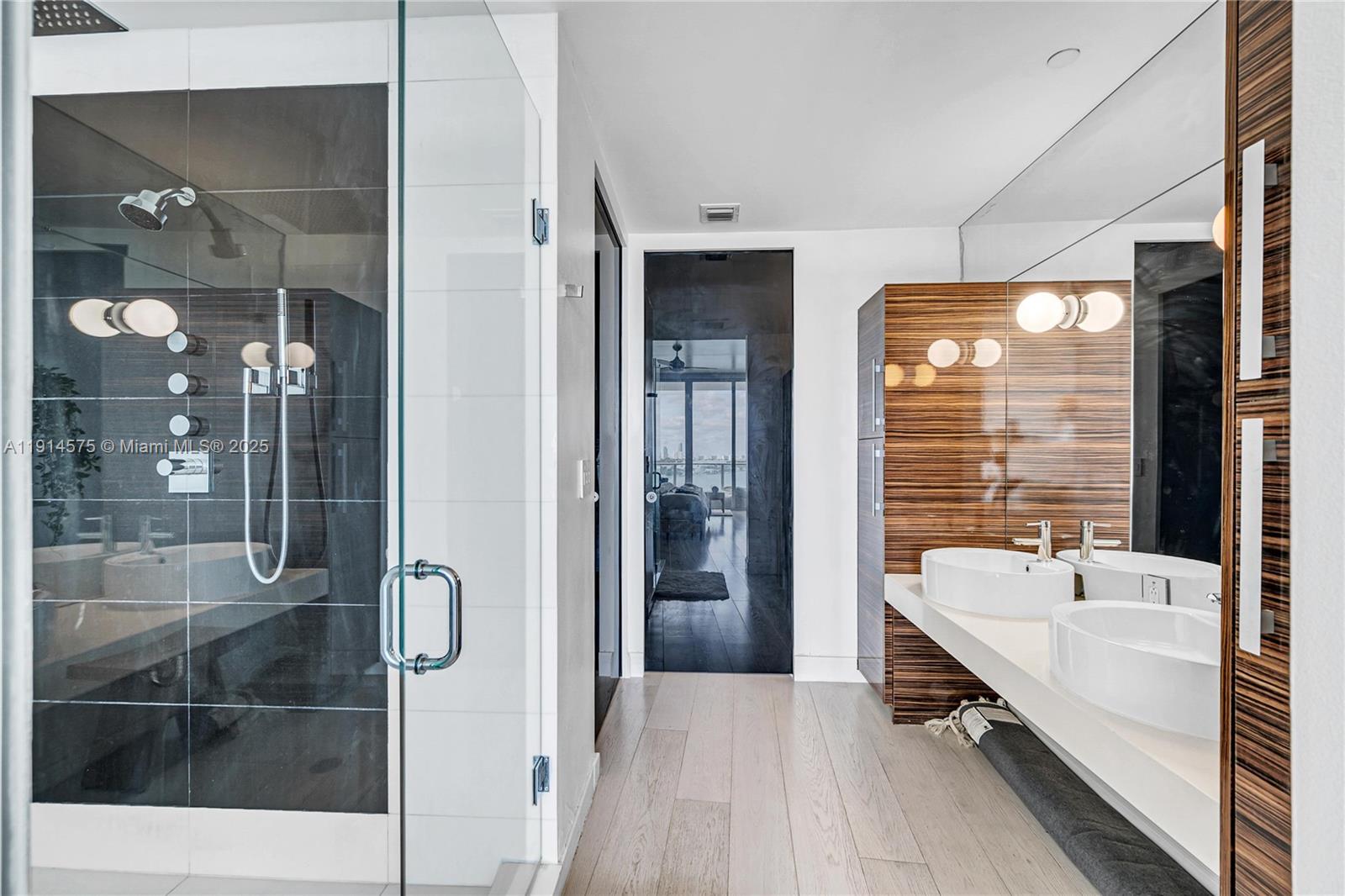 PARAMOUNT BAY CONDO - Residential