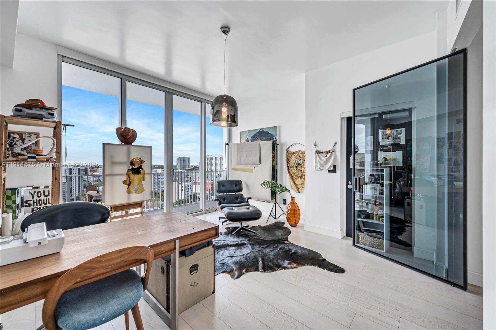 PARAMOUNT BAY CONDO - Residential