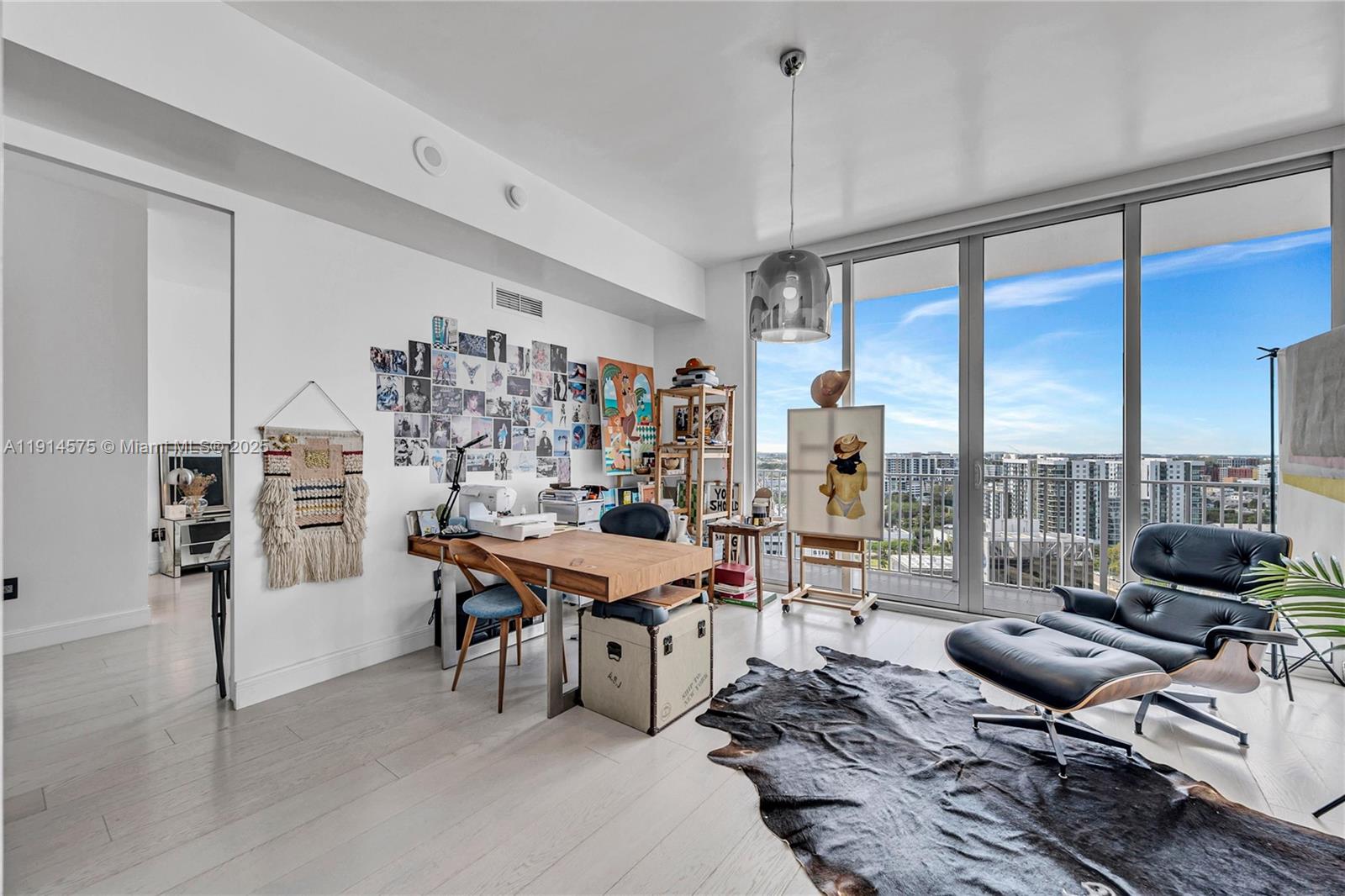 PARAMOUNT BAY CONDO - Residential