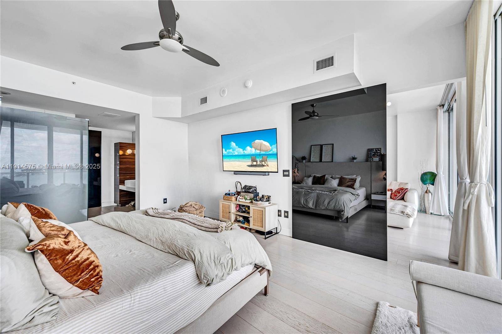 PARAMOUNT BAY CONDO - Residential