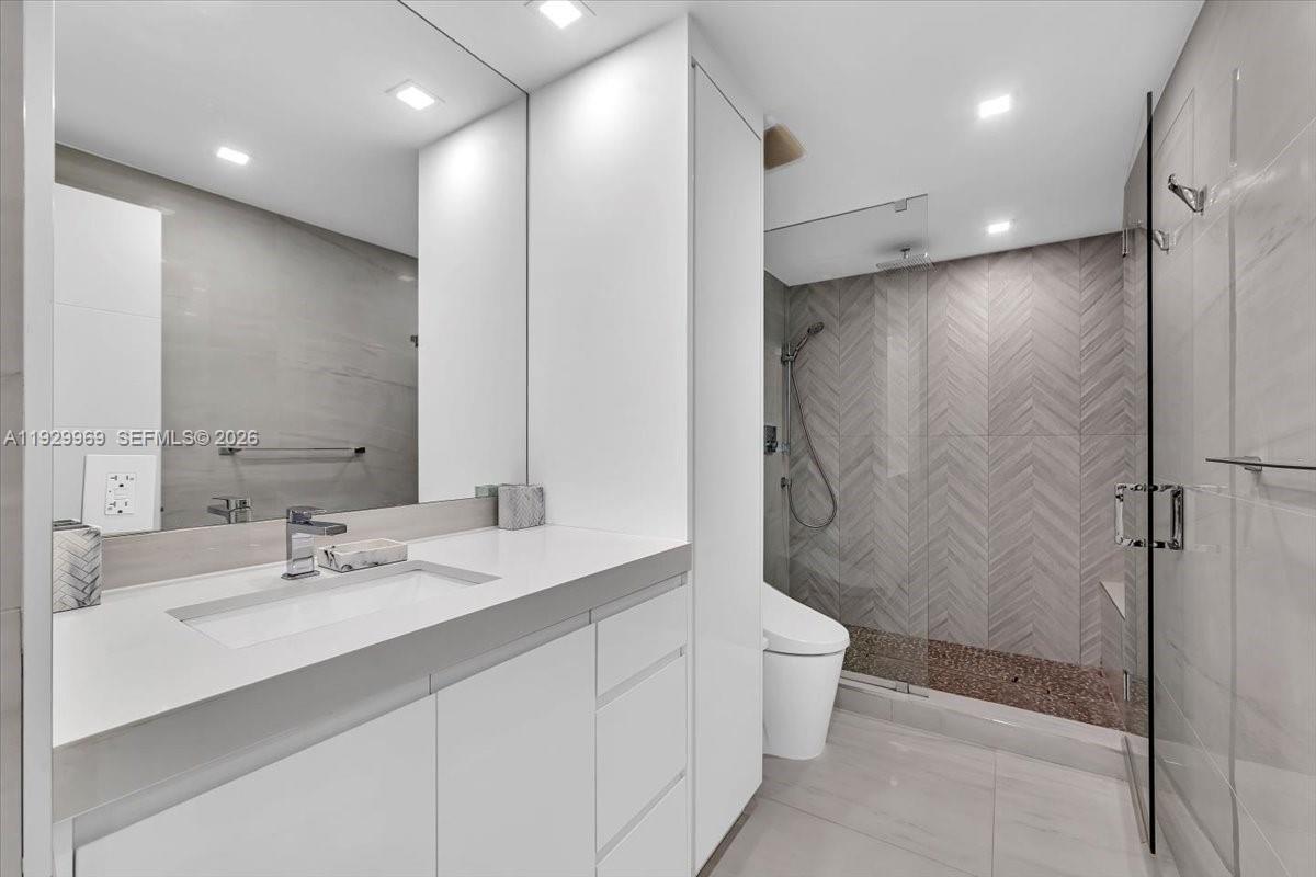 BALMORAL CONDO - Residential