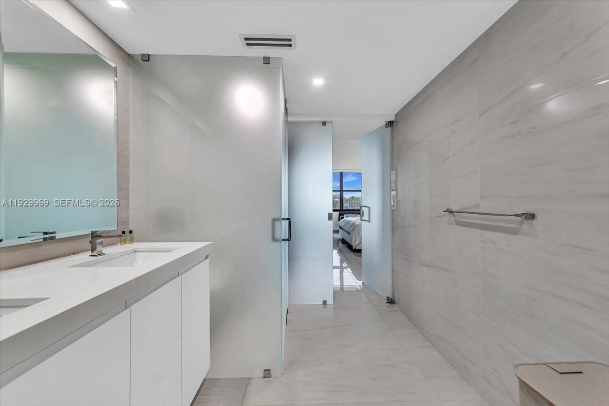 BALMORAL CONDO - Residential