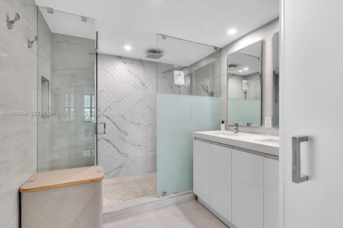 BALMORAL CONDO - Residential