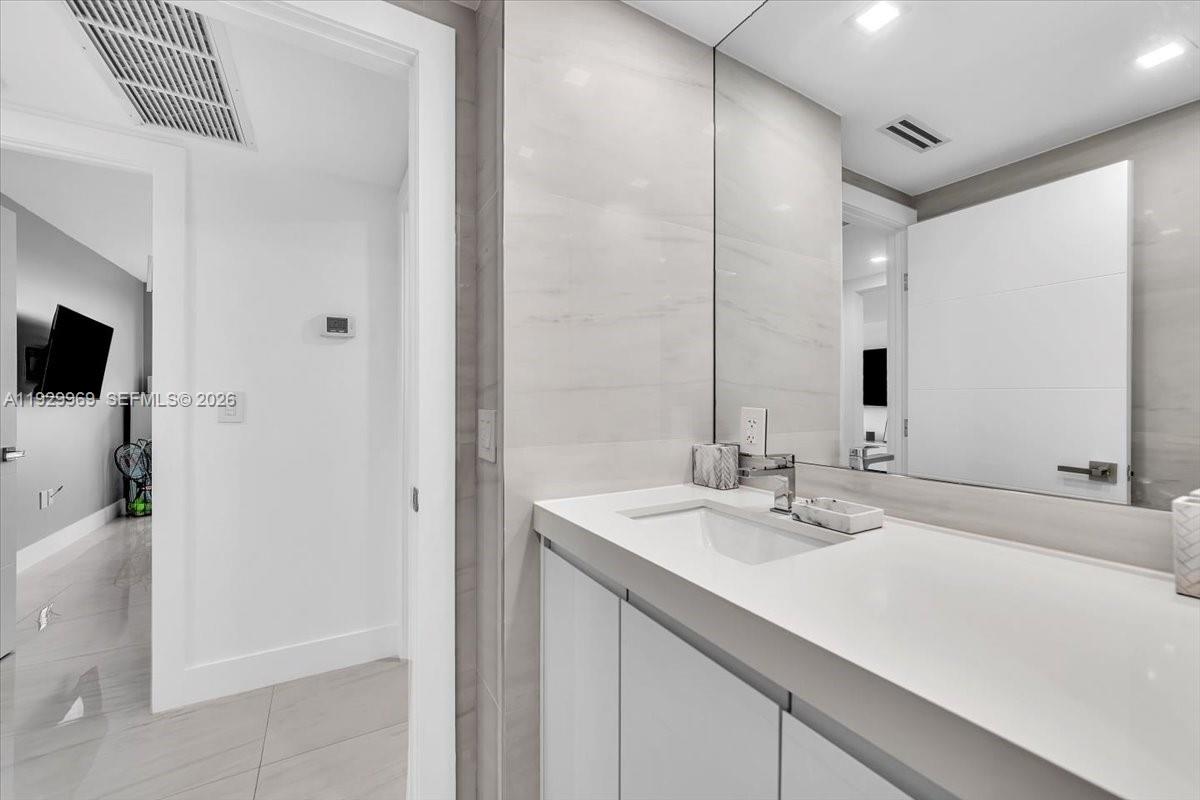 BALMORAL CONDO - Residential