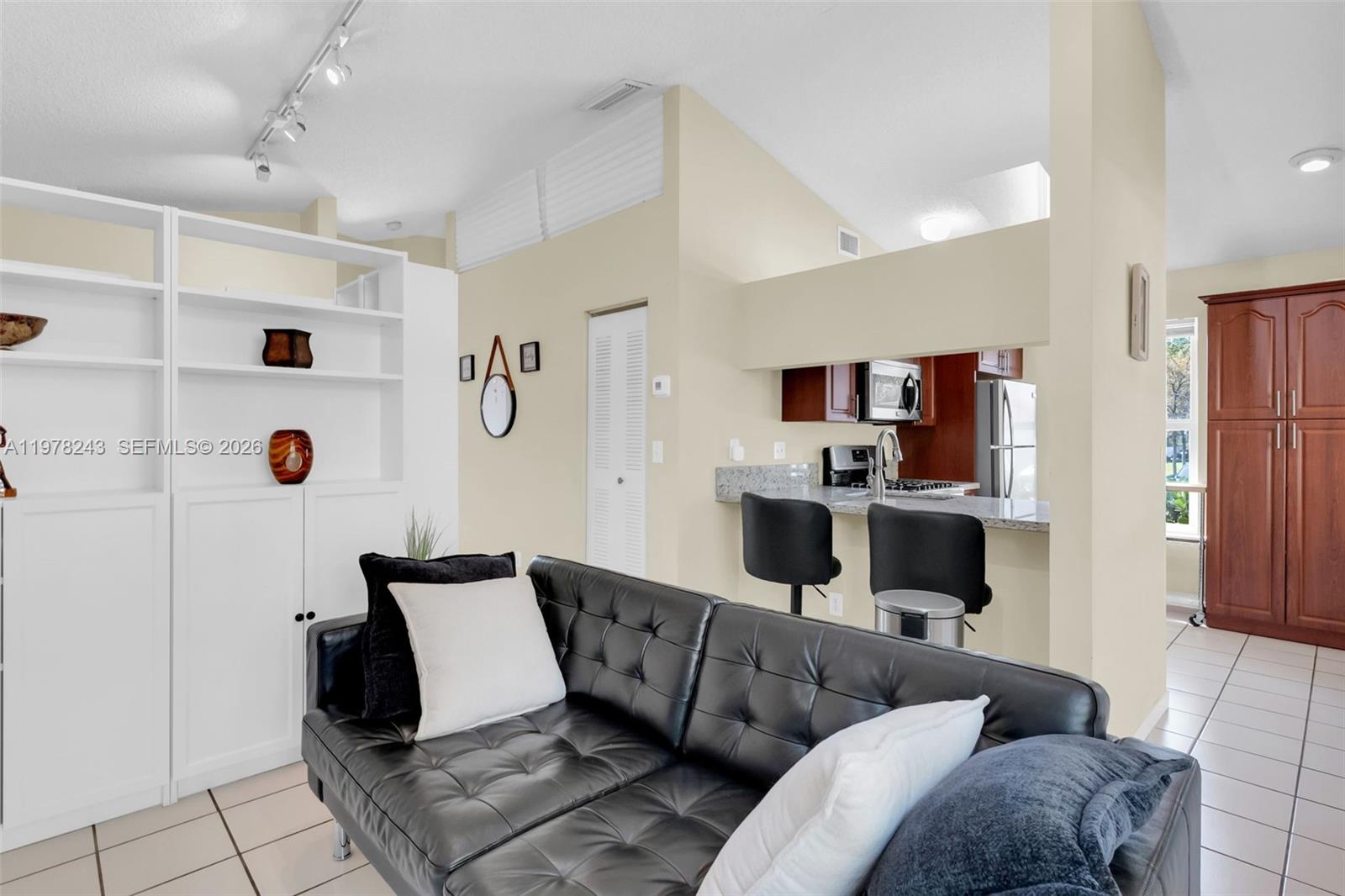 LAKES BY THE BAY SEC 9 AM - Residential