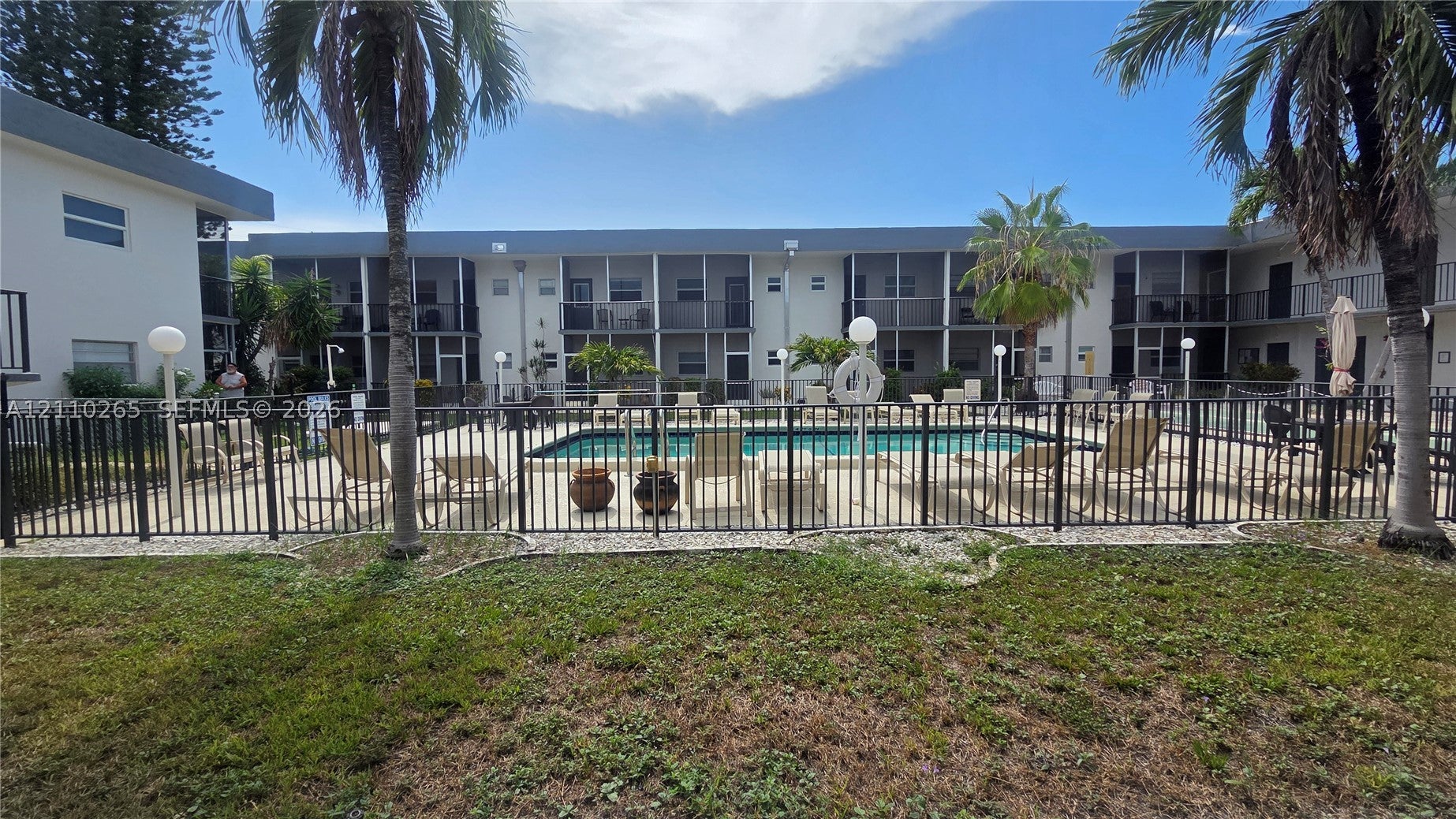 415 NE 2nd St 106