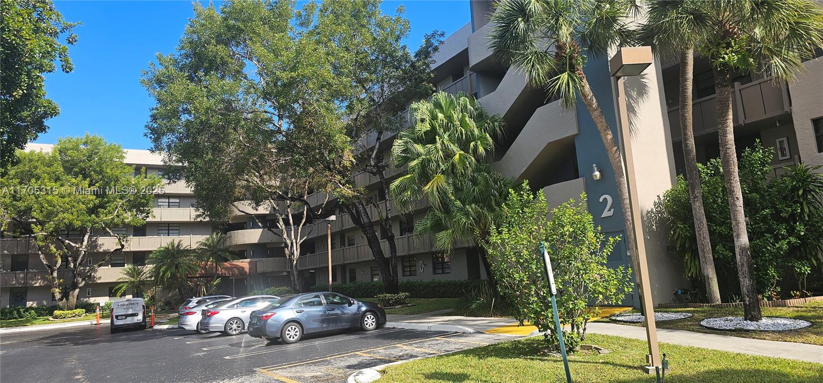 Property for Sale at 1000 Colony Point Cir 417, Pembroke Pines, Miami-Dade County, Florida - Bedrooms: 1 
Bathrooms: 2  - $139,500