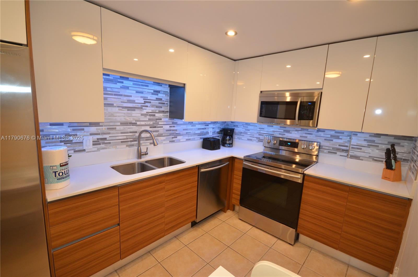 Rental Property at 3801 S Ocean Dr 1D, Hollywood, Broward County, Florida - Bedrooms: 1 
Bathrooms: 1  - $2,950 MO.