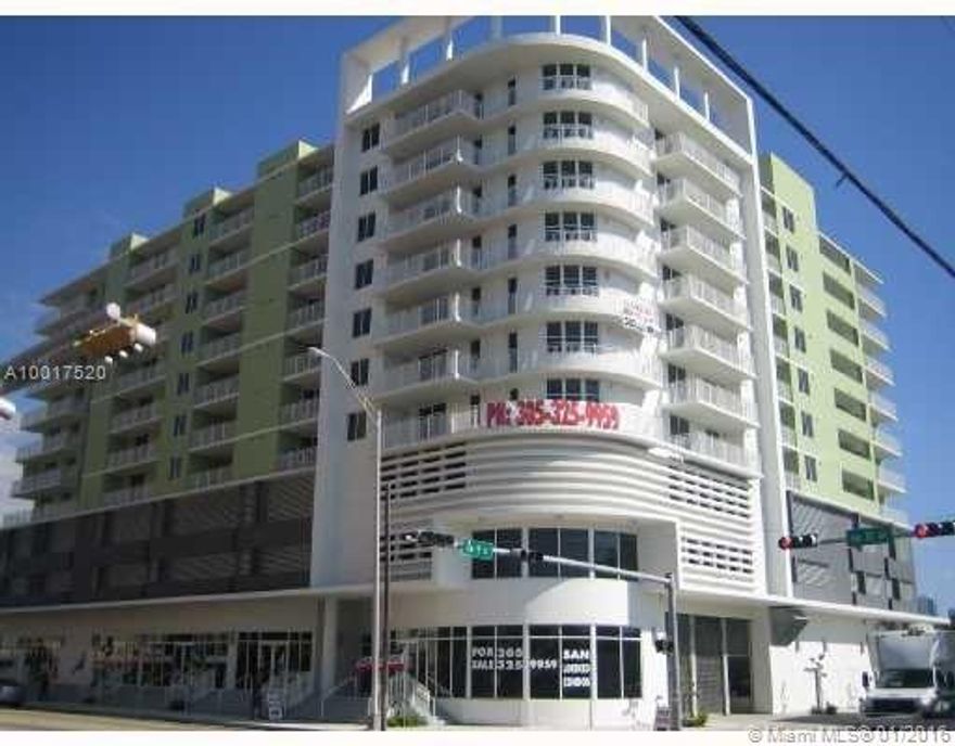 Gorgeous unit in San Lorenzo Condo. Greta location close to Downtown, Brickell, Coral Gables and Health District. Huge balcony, garage parking, gym and pool.