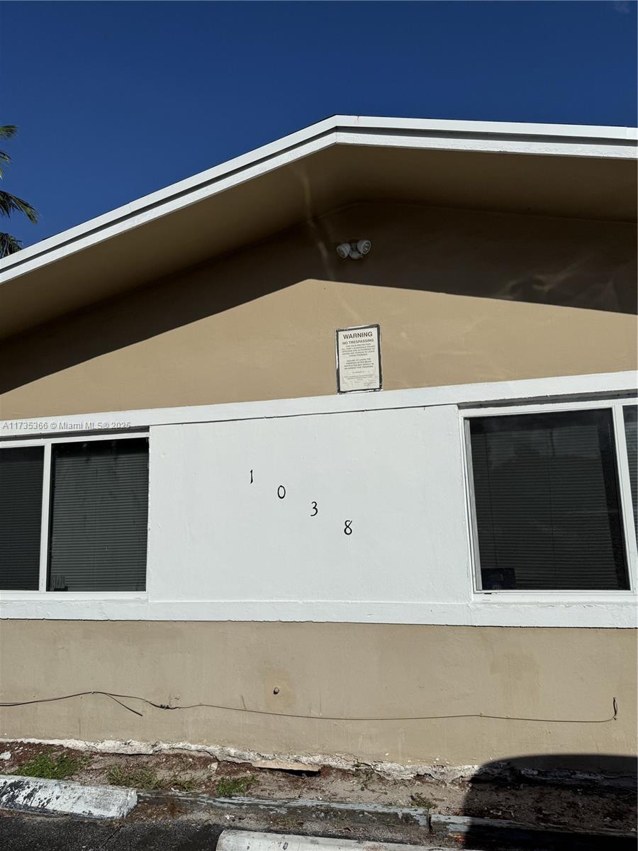 This quadplex is priced to sell! It features one unit with 2 bedrooms and 2 bathrooms, along with three units offering 1 bedroom and 1 bathroom each. Currently rented out, there's great potential to increase rental income or occupy one unit while renting out the others. This property is for sale along with other adjacent properties, all competitively priced. Do not miss out on this opportunity.