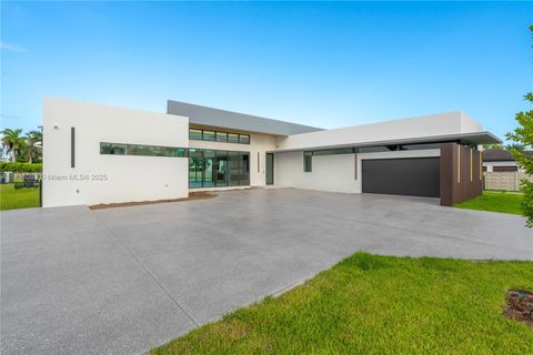 12190 NW 6th St Miami FL 33182