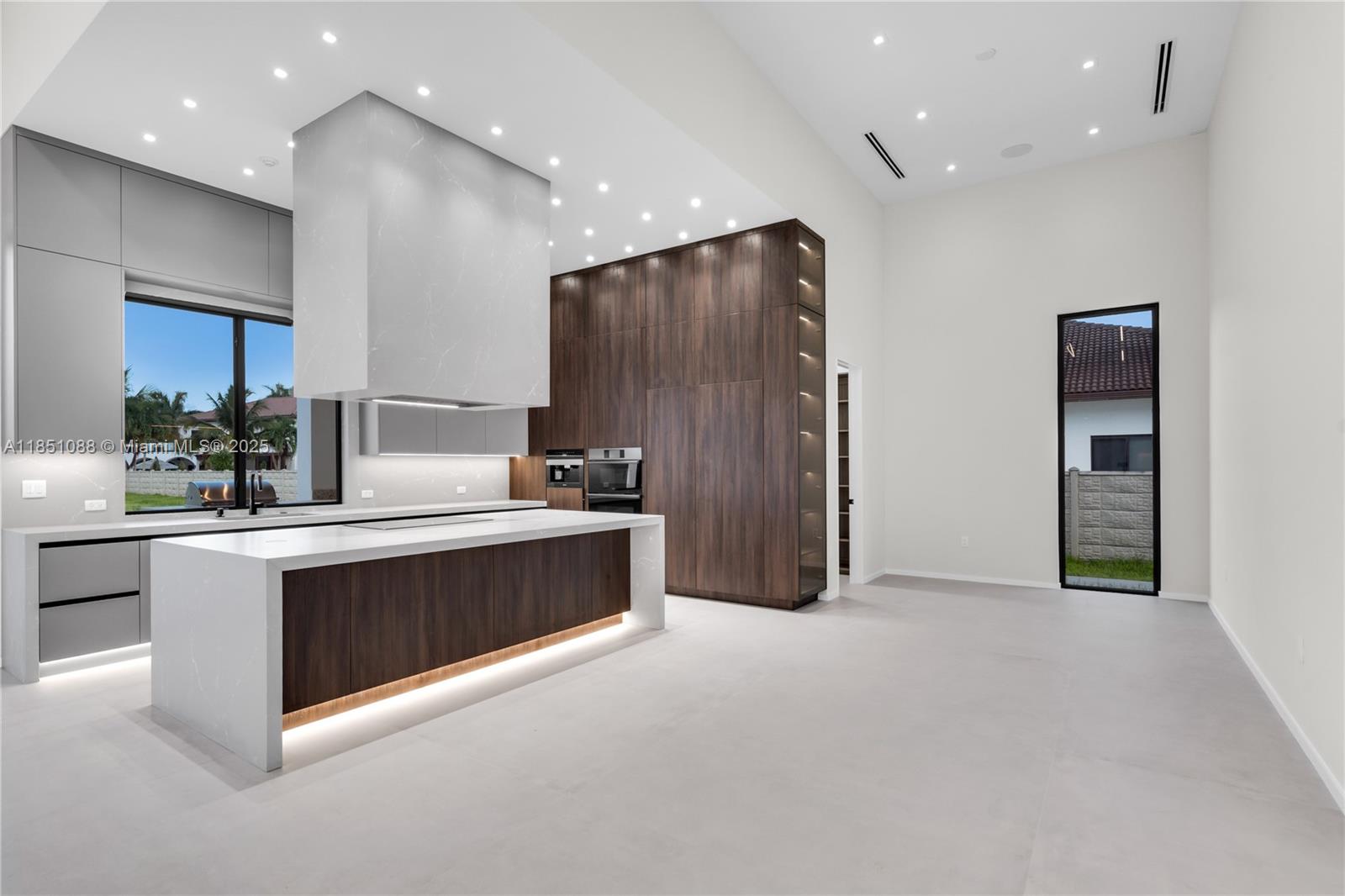 SWEETWATER ESTS SUB - Residential