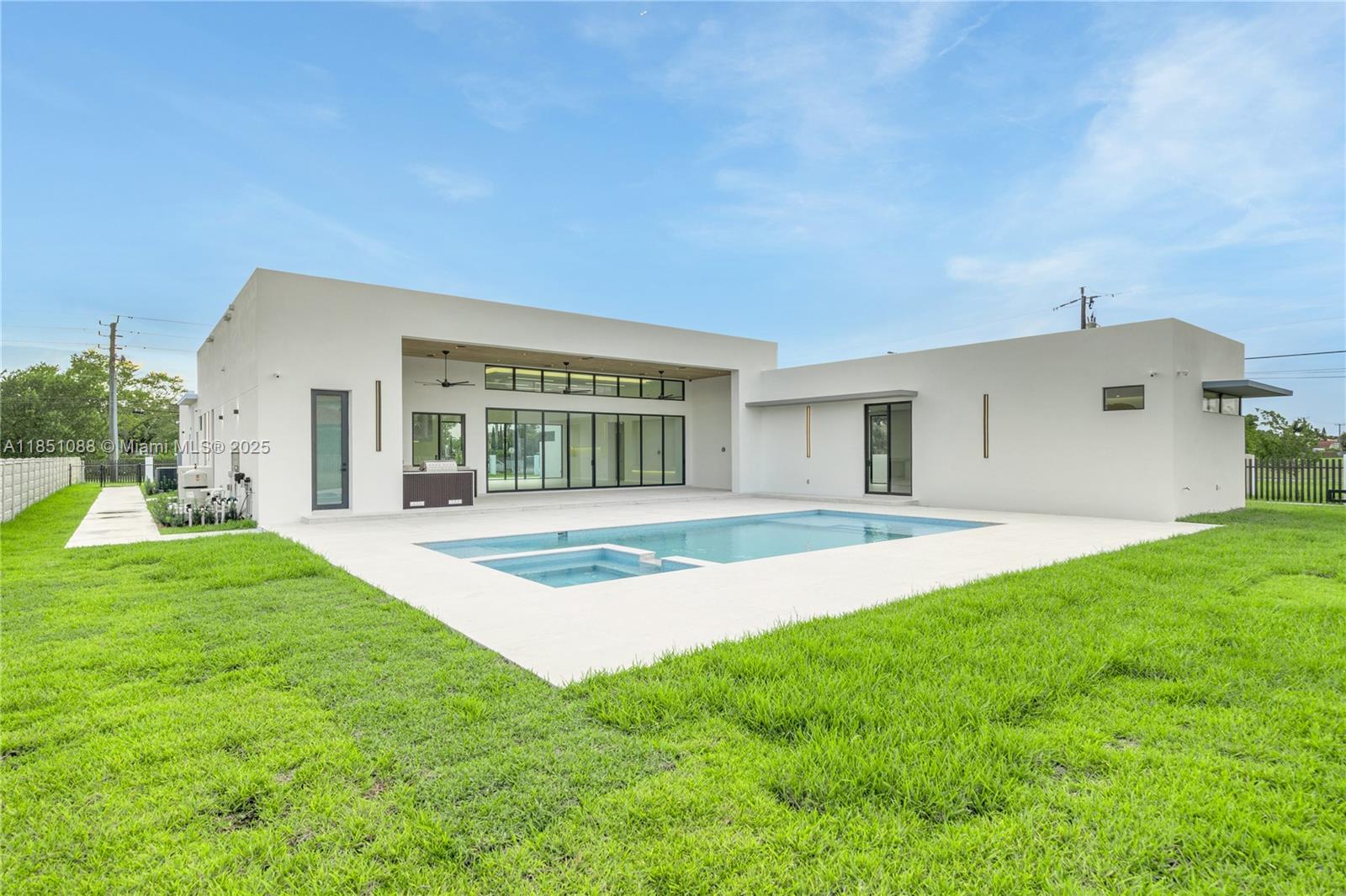 SWEETWATER ESTS SUB - Residential