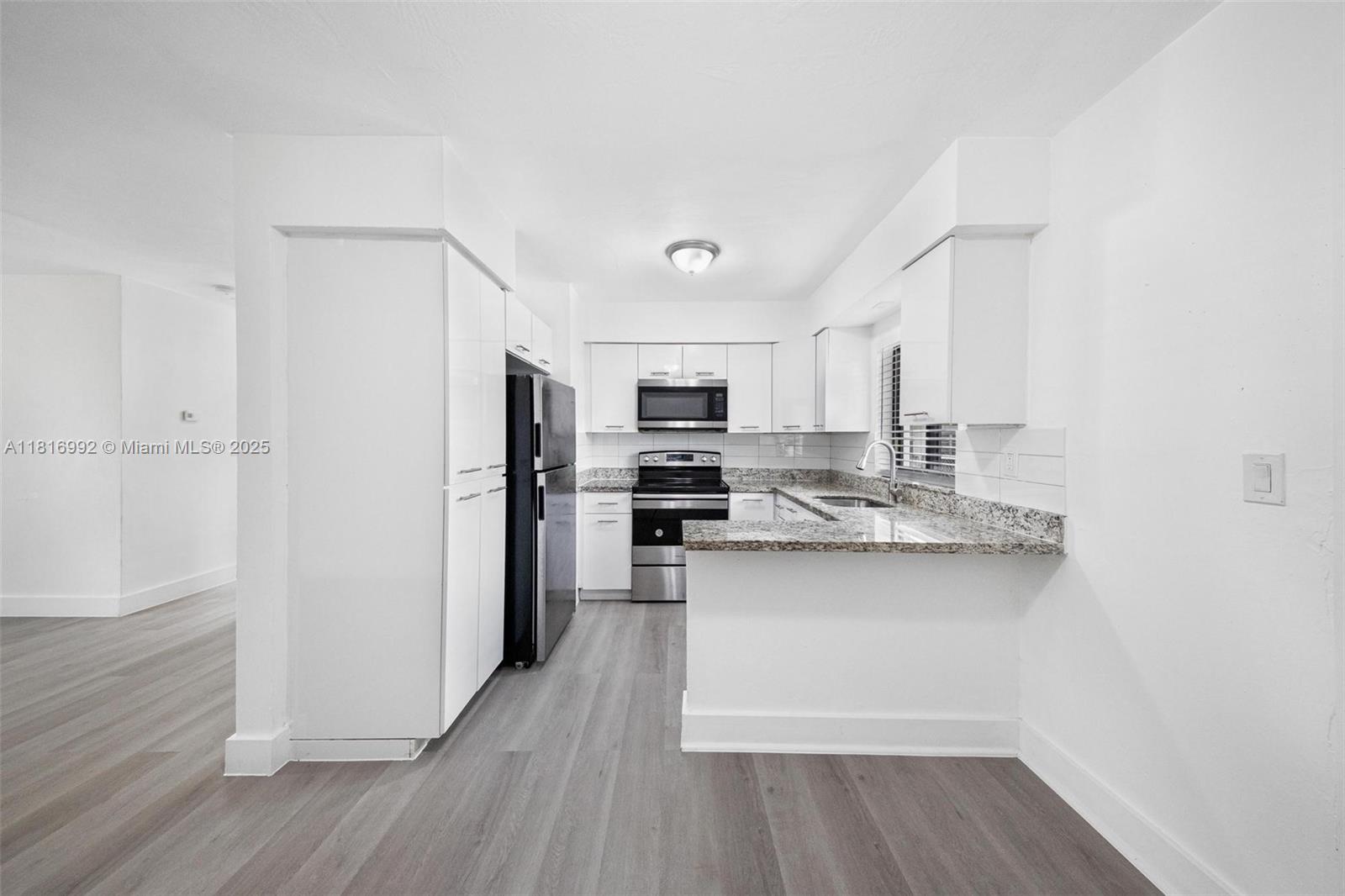 Rental Property at 7600 Pembroke Rd 5, Miramar, Broward County, Florida - Bedrooms: 2 
Bathrooms: 1  - $2,100 MO.