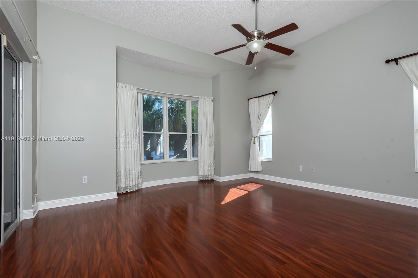 REPLAT OF COUNTRY LAKES - Residential