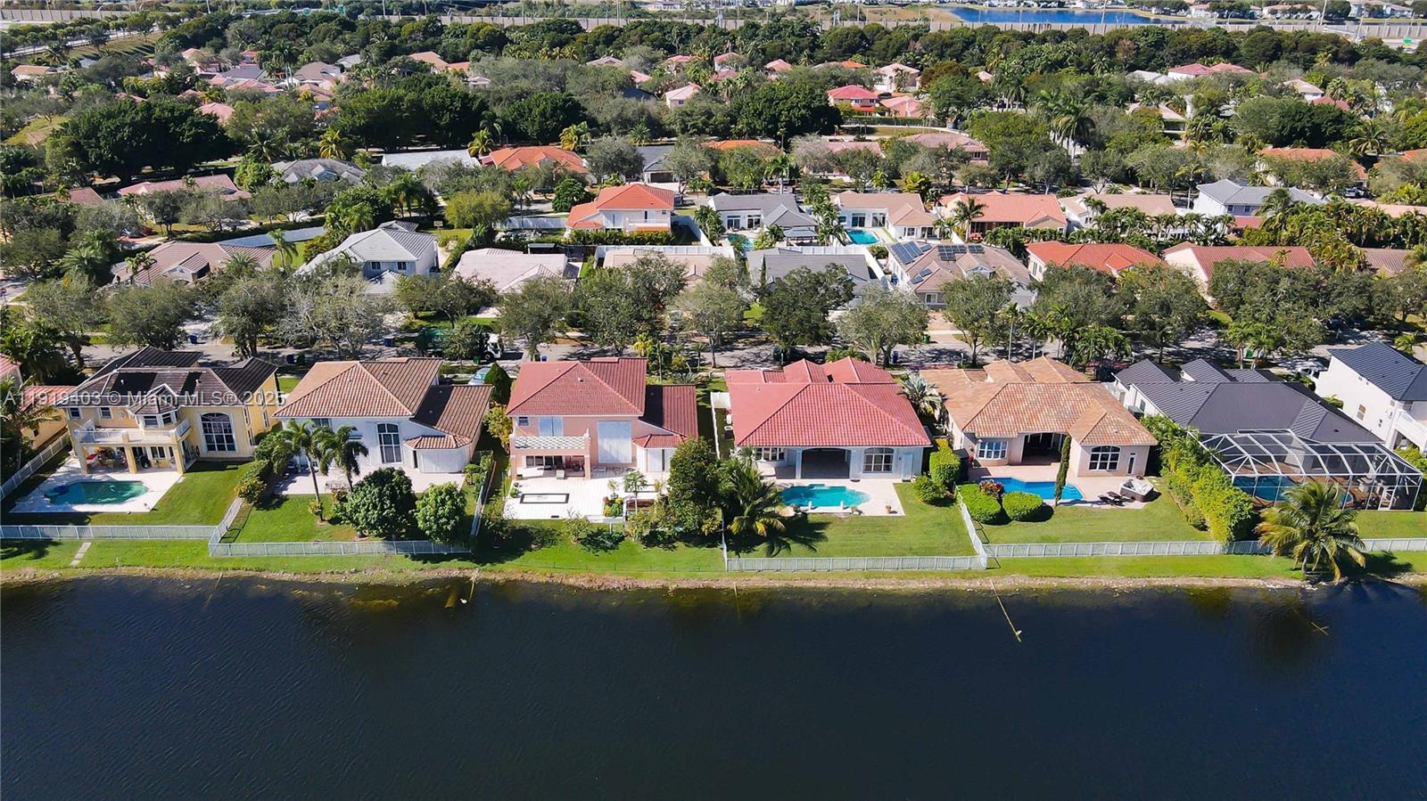 REPLAT OF COUNTRY LAKES - Residential