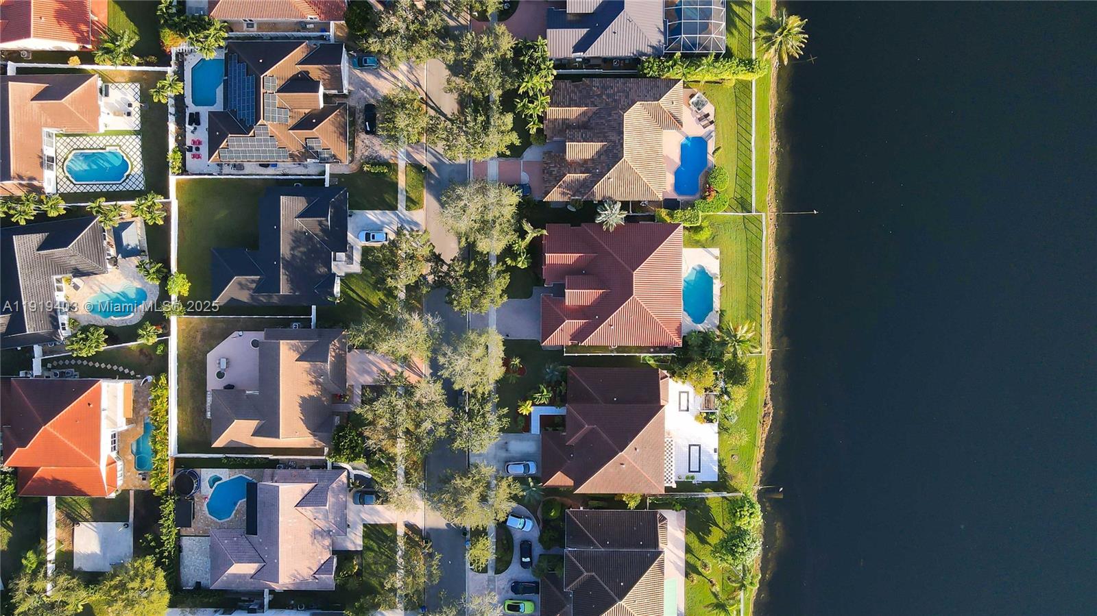 REPLAT OF COUNTRY LAKES - Residential