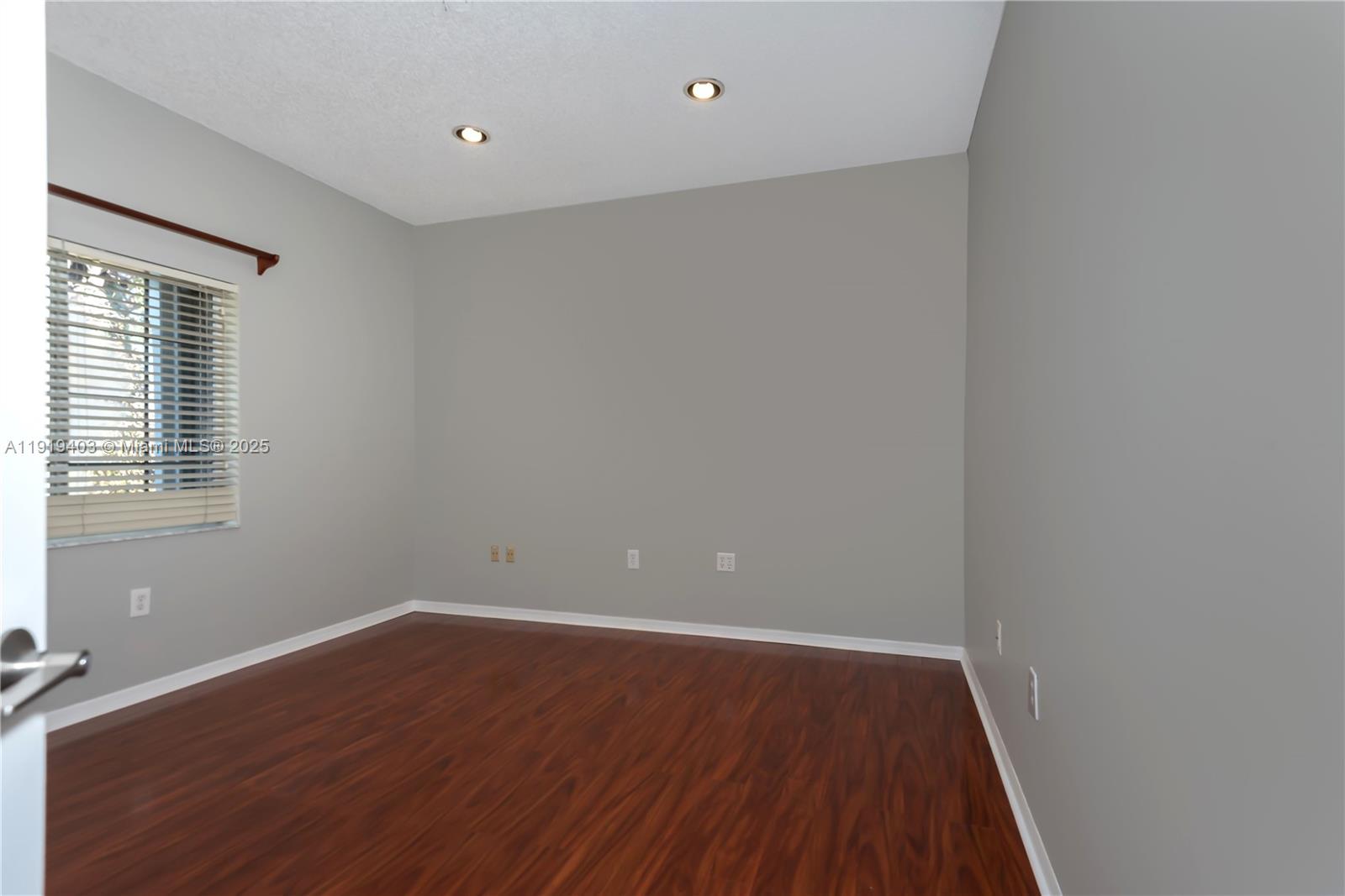 REPLAT OF COUNTRY LAKES - Residential