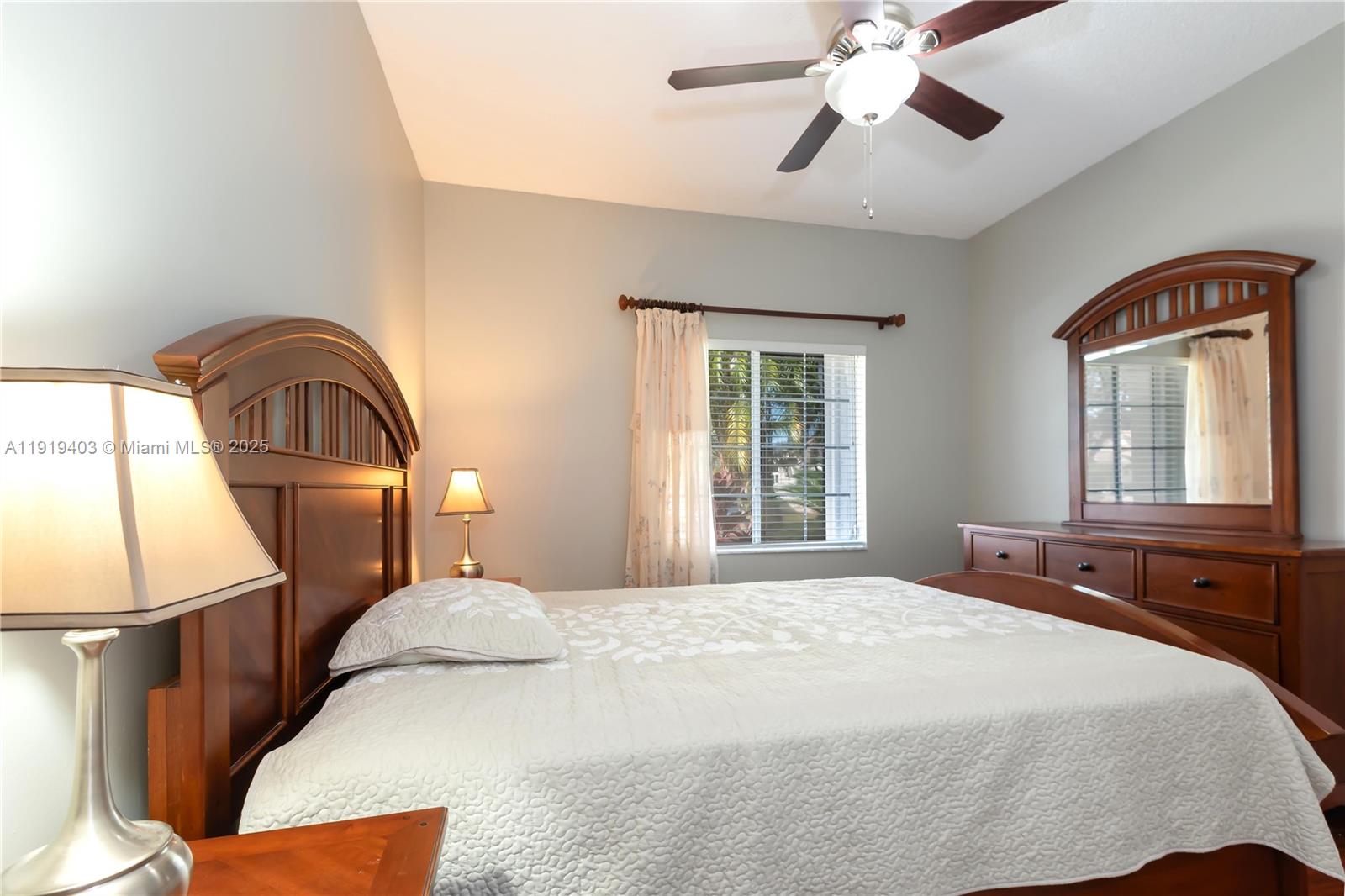 REPLAT OF COUNTRY LAKES - Residential