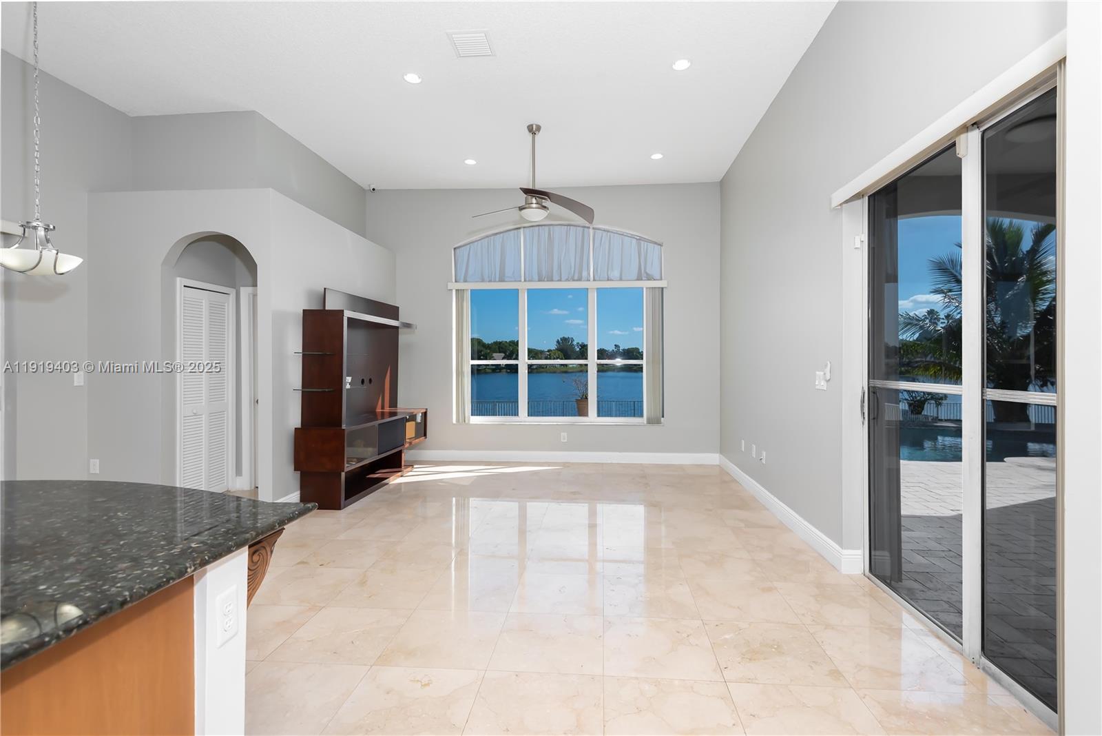 REPLAT OF COUNTRY LAKES - Residential