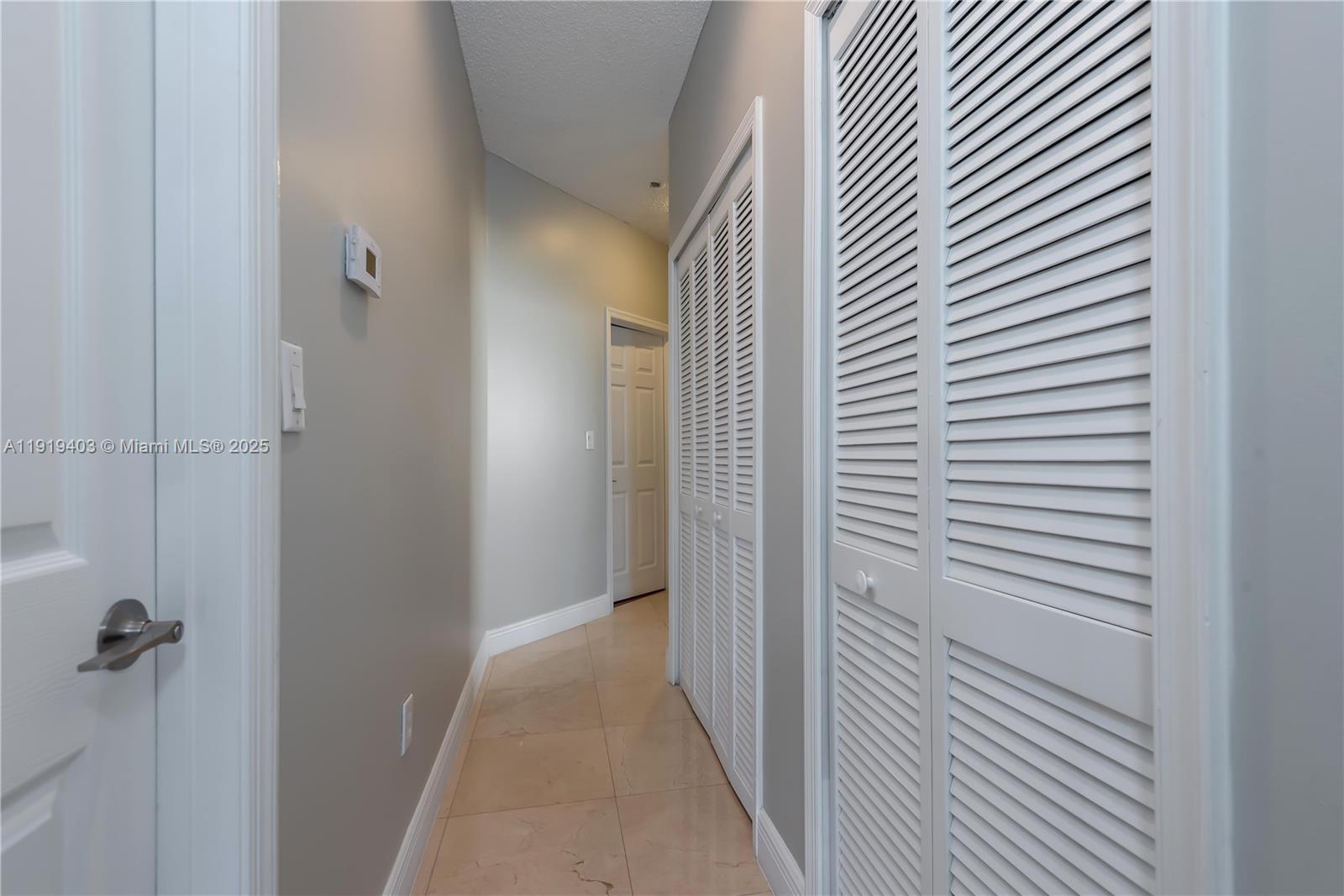 REPLAT OF COUNTRY LAKES - Residential