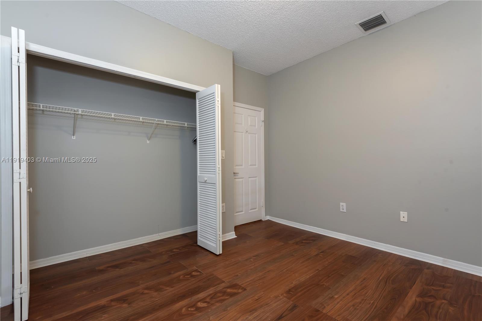 REPLAT OF COUNTRY LAKES - Residential