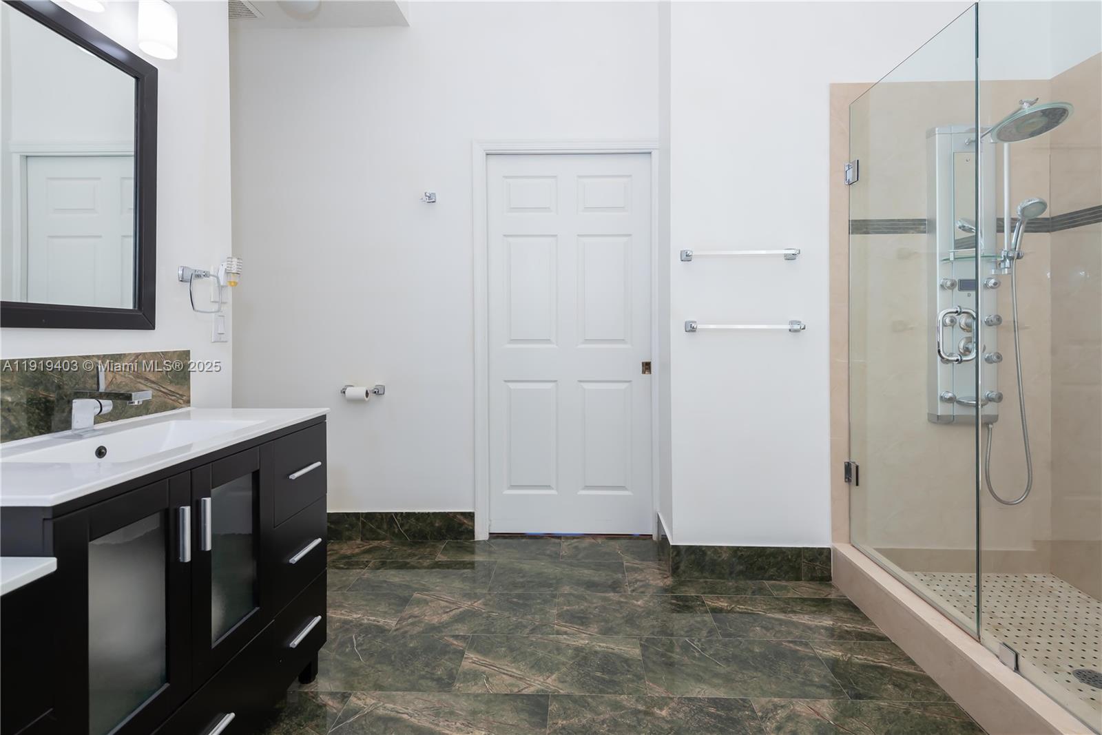 REPLAT OF COUNTRY LAKES - Residential