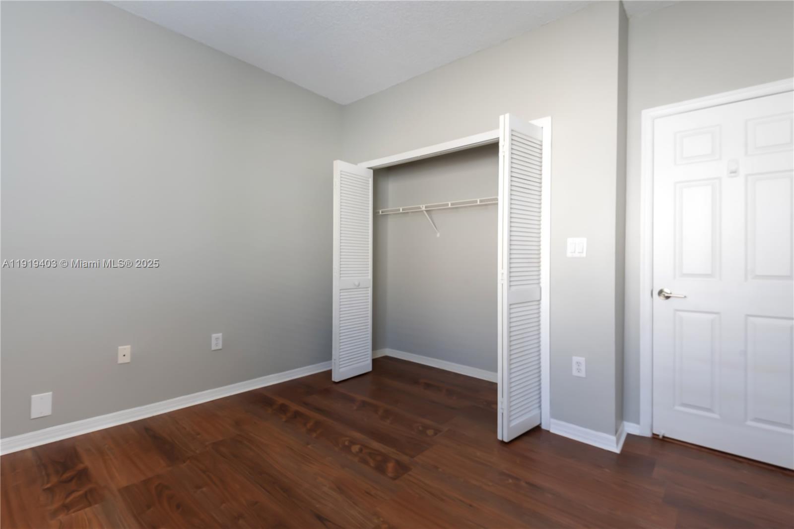 REPLAT OF COUNTRY LAKES - Residential