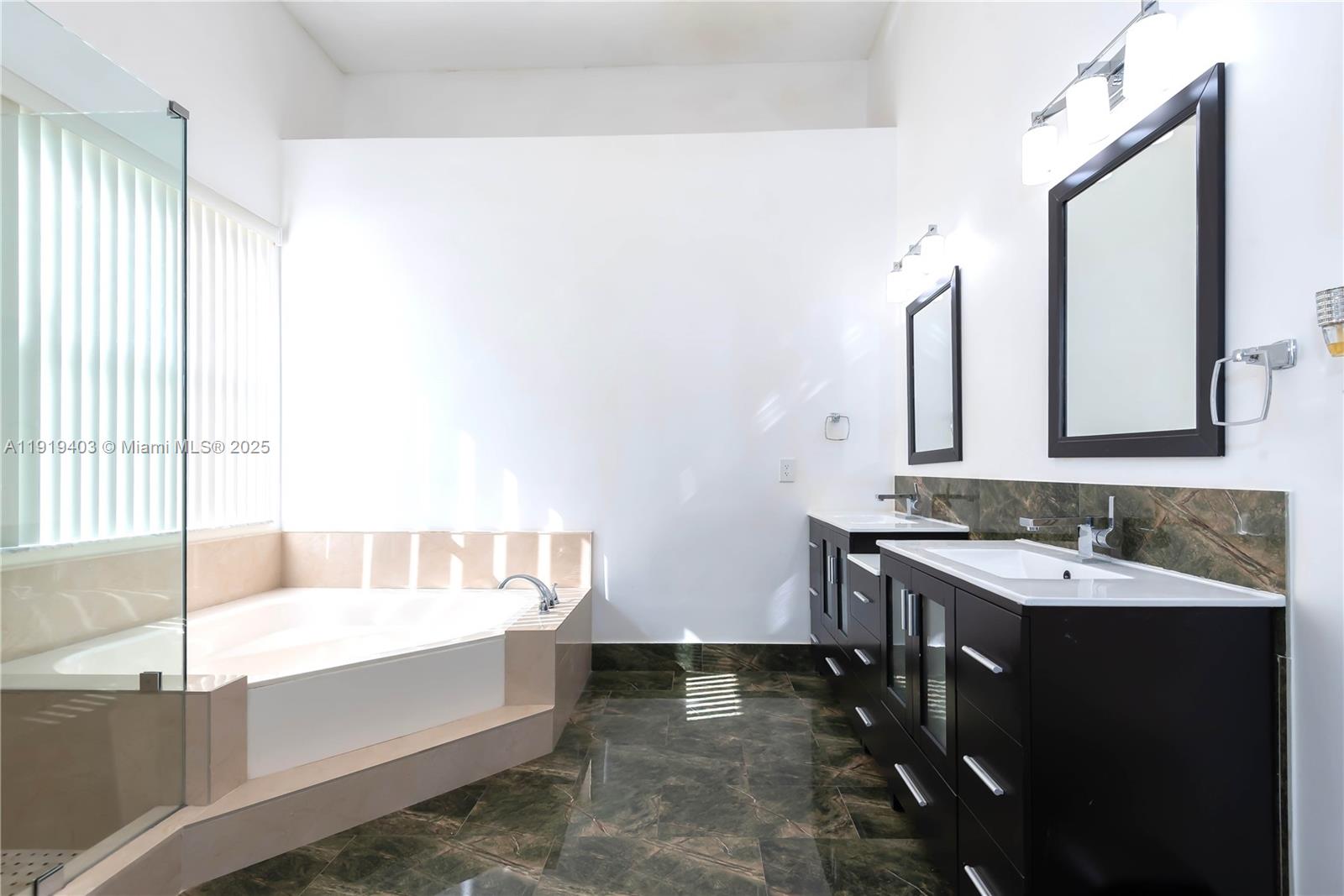 REPLAT OF COUNTRY LAKES - Residential