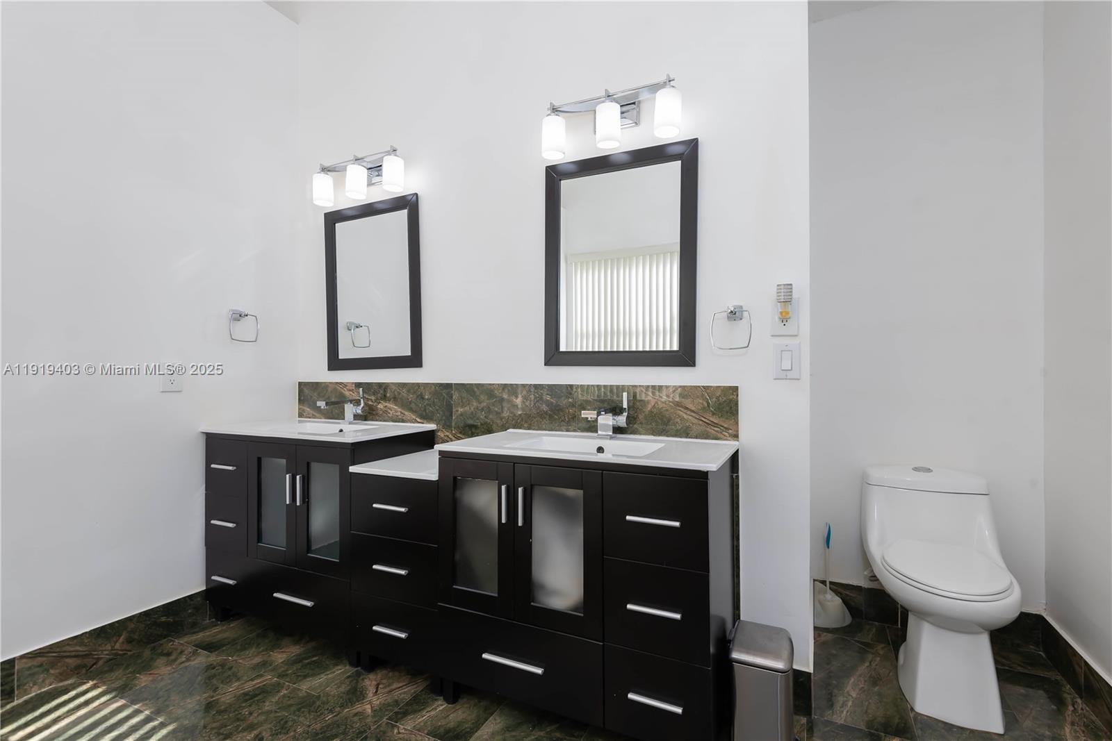 REPLAT OF COUNTRY LAKES - Residential