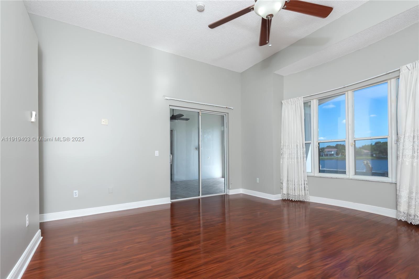 REPLAT OF COUNTRY LAKES - Residential