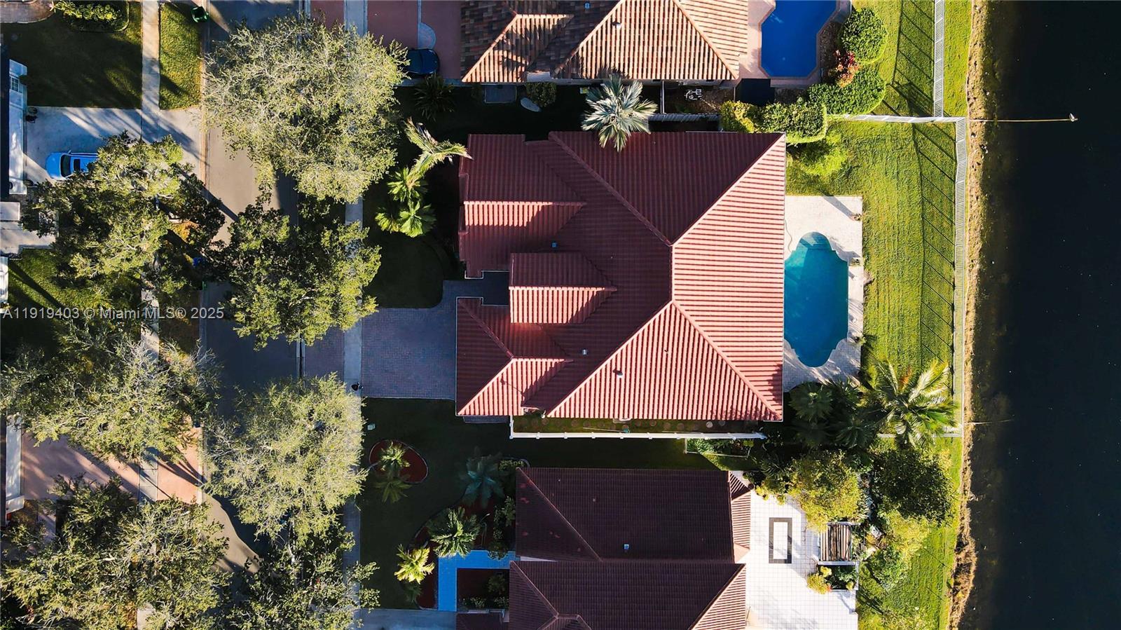 REPLAT OF COUNTRY LAKES - Residential