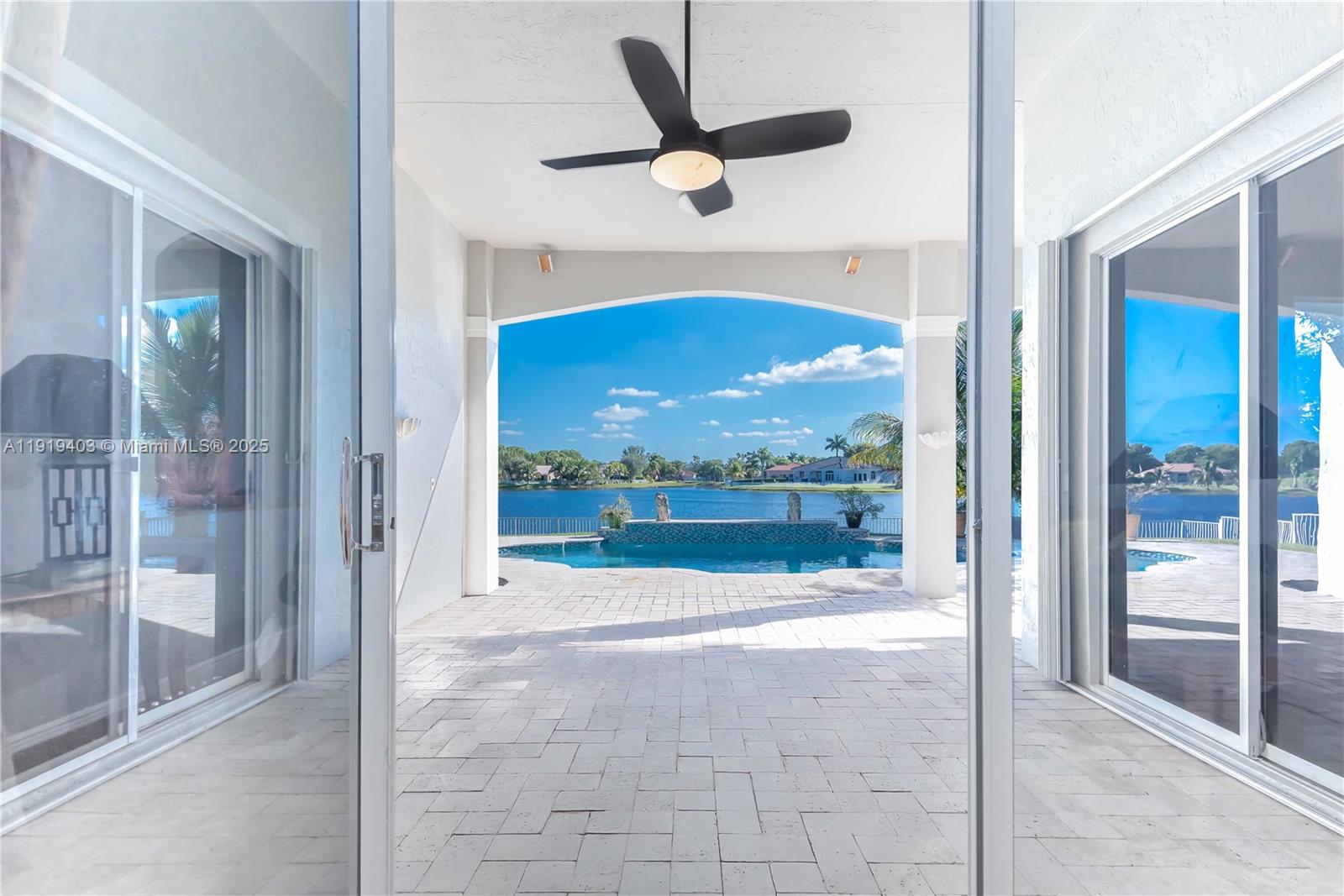 REPLAT OF COUNTRY LAKES - Residential