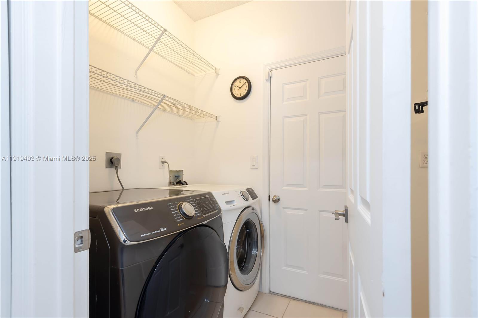 REPLAT OF COUNTRY LAKES - Residential