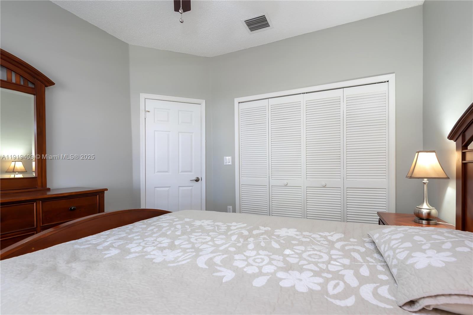 REPLAT OF COUNTRY LAKES - Residential