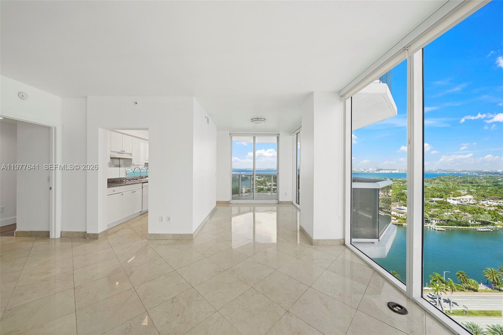 4775 Collins Ave 2507