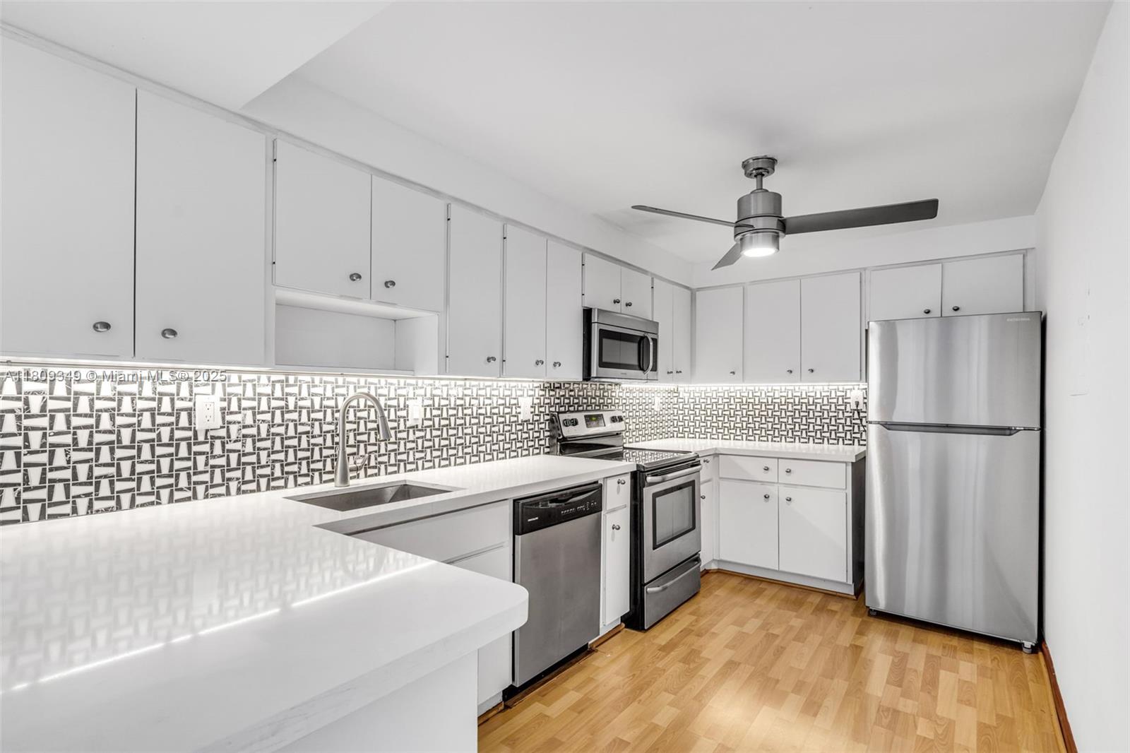 THE FLAMINGO CONDO - Residential