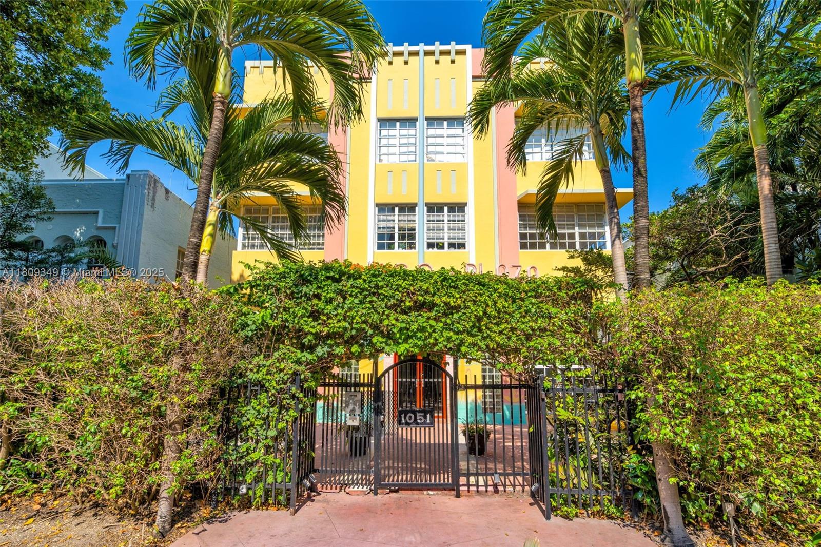 THE FLAMINGO CONDO - Residential