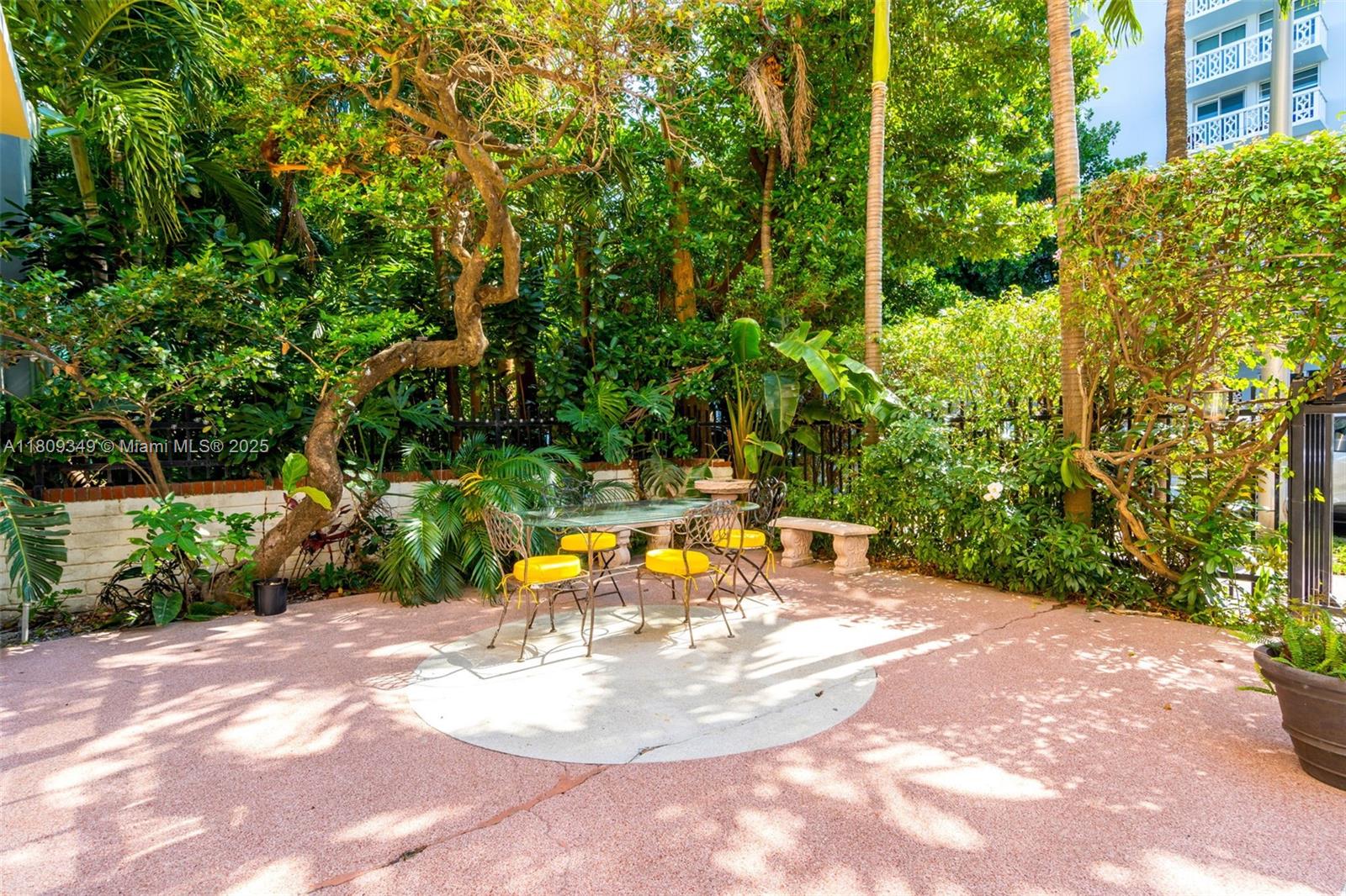 THE FLAMINGO CONDO - Residential