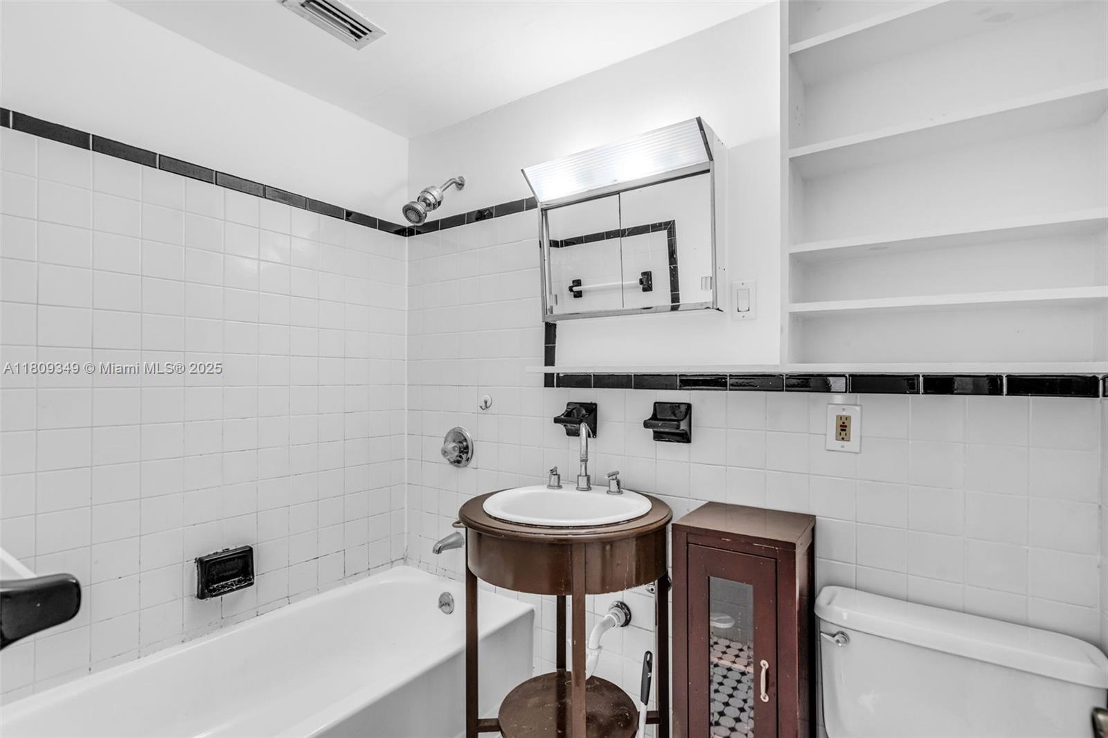 THE FLAMINGO CONDO - Residential