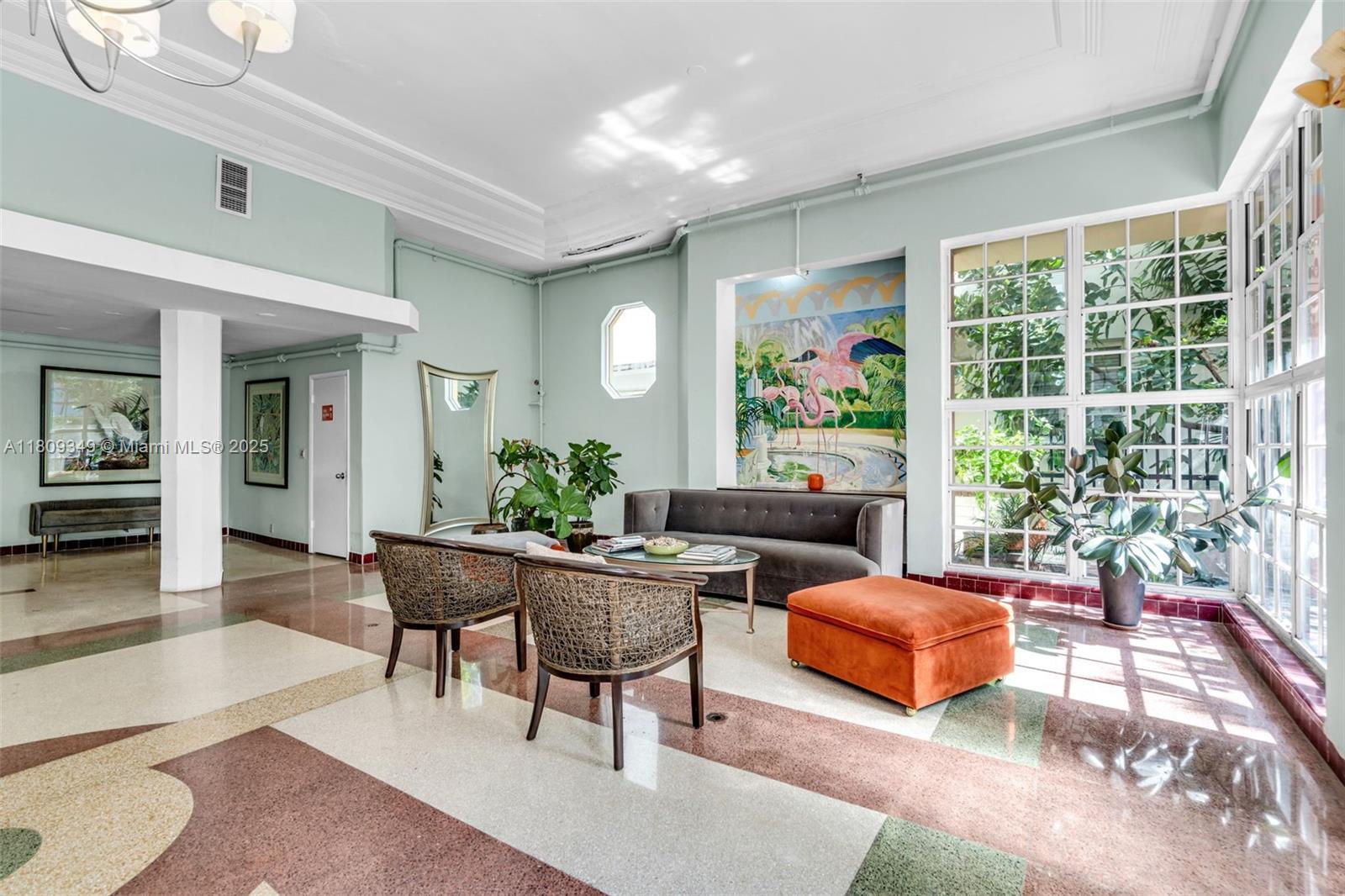 THE FLAMINGO CONDO - Residential