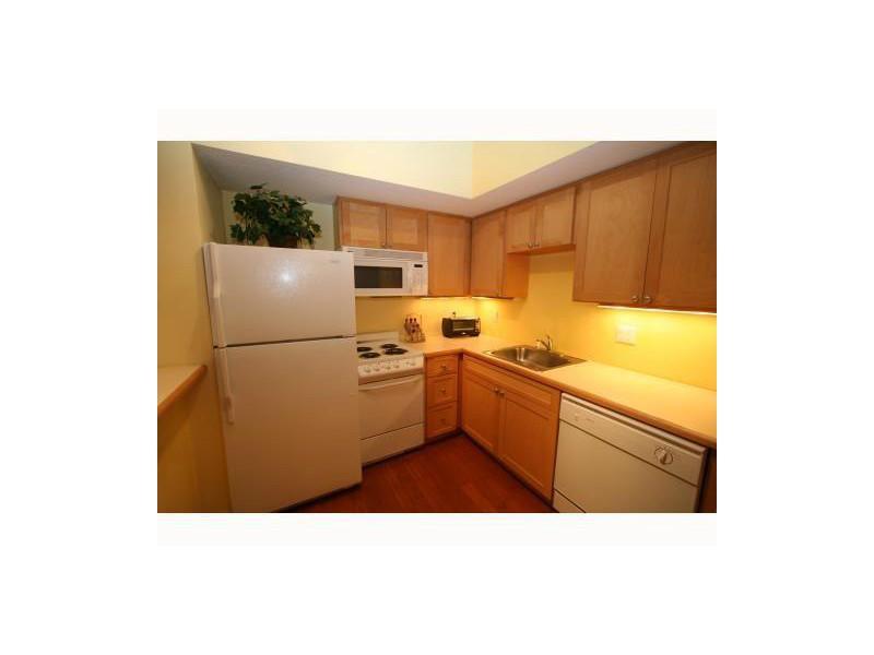 DIXIE GROVE RESIDENCES CO - Residential Lease