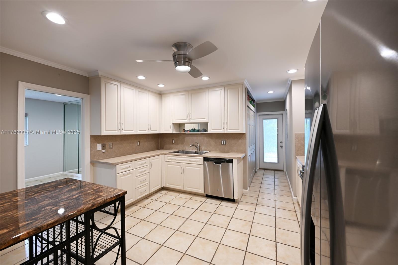 NO 81 PALM-AIRE COUNTRY C - Residential