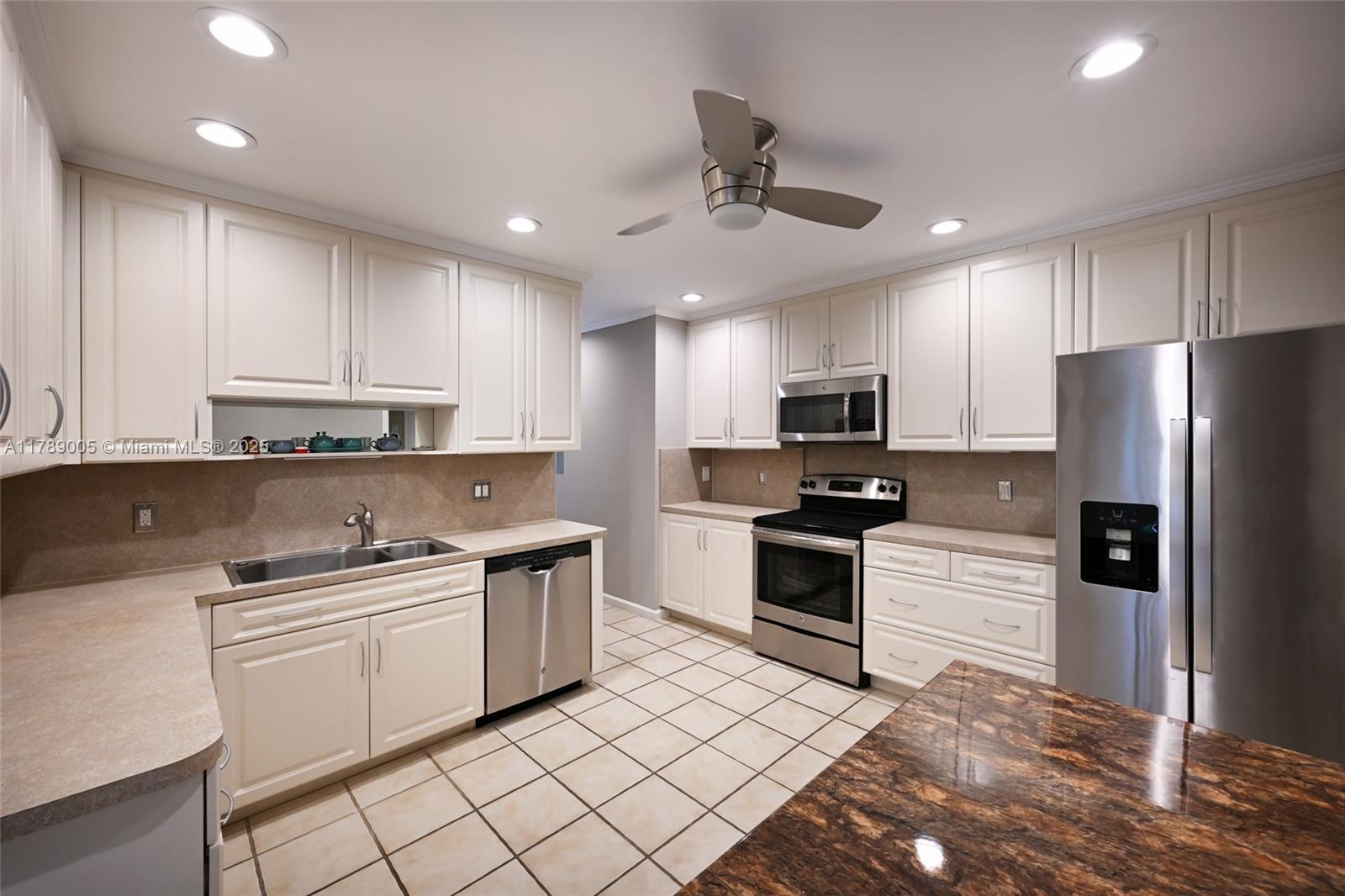 NO 81 PALM-AIRE COUNTRY C - Residential