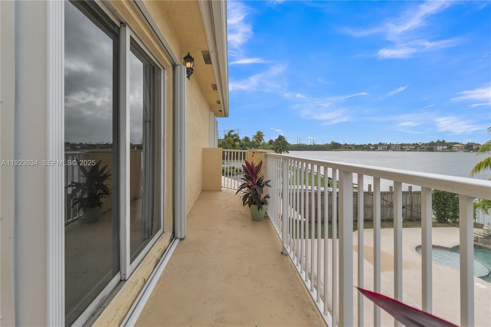 TWIN LAKE SHORES EAST - Residential