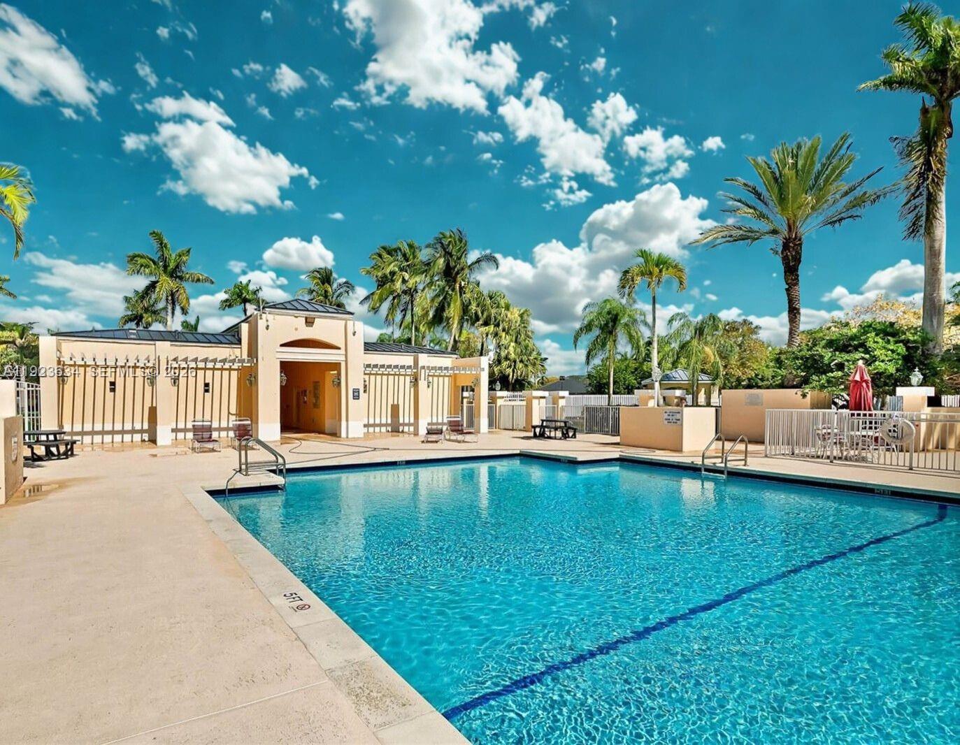 TWIN LAKE SHORES EAST - Residential