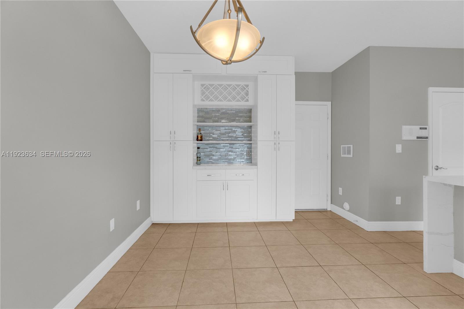 TWIN LAKE SHORES EAST - Residential