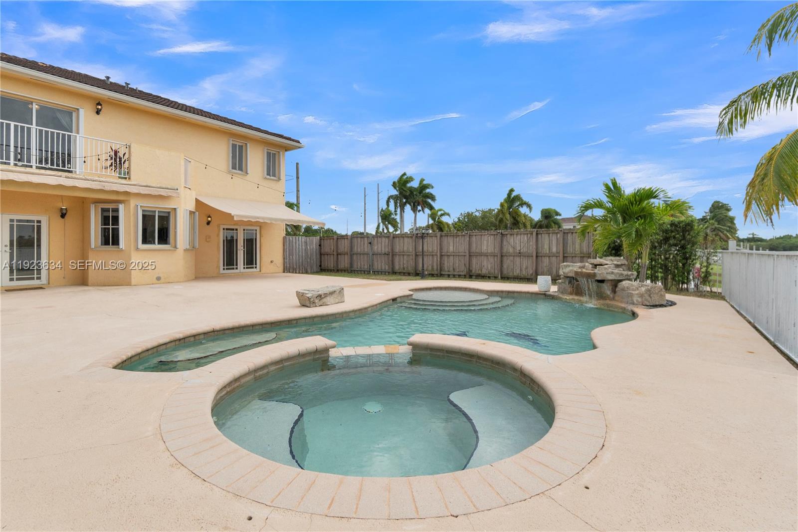 TWIN LAKE SHORES EAST - Residential