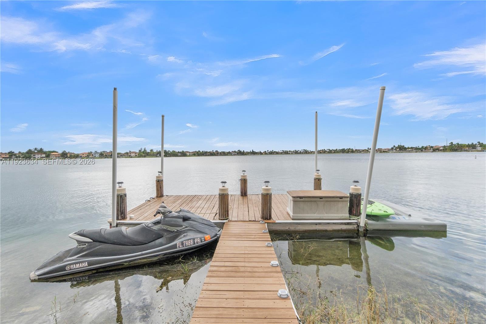 TWIN LAKE SHORES EAST - Residential