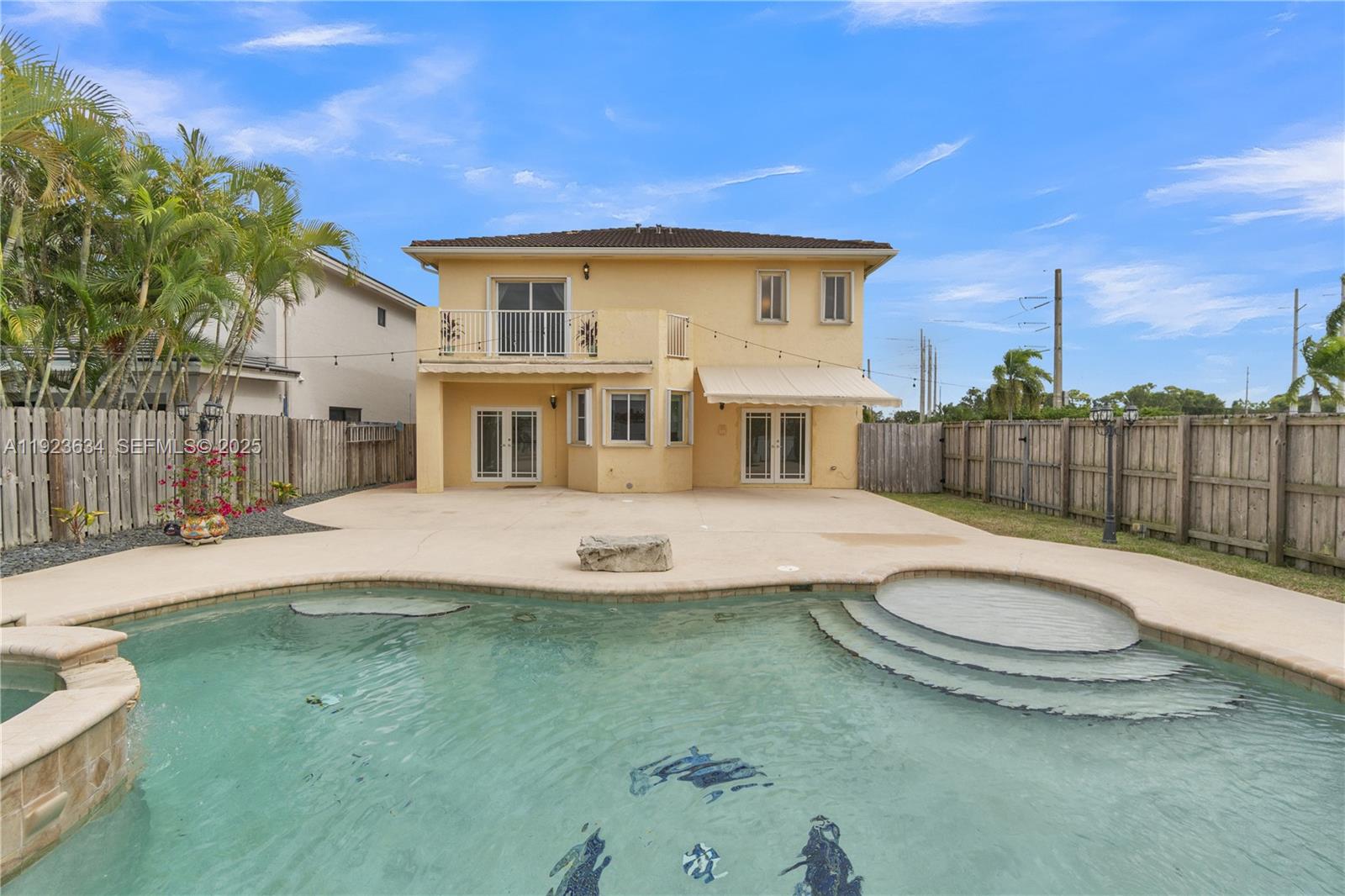 TWIN LAKE SHORES EAST - Residential